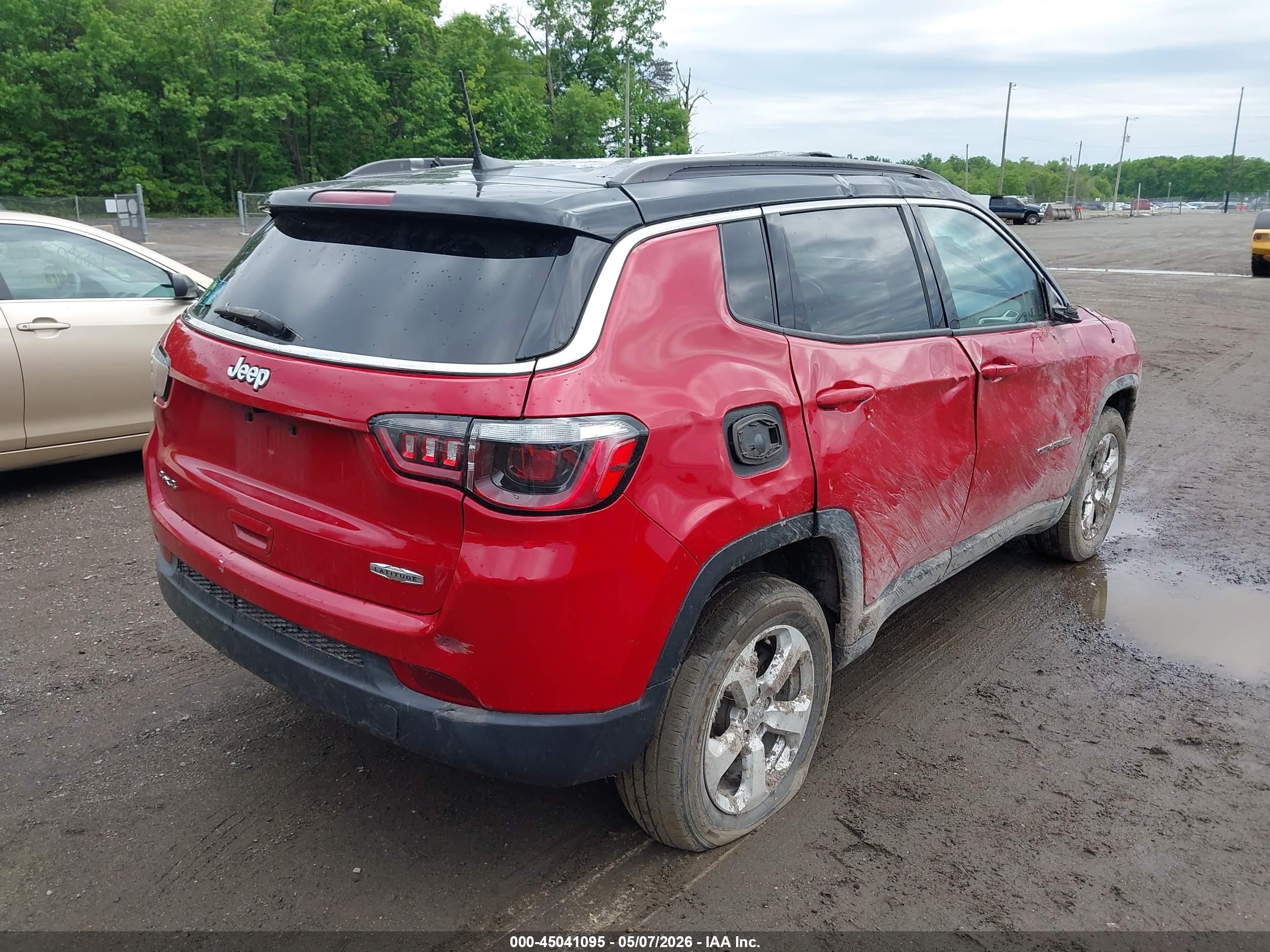 2019 JEEP Compass — VIN 3C4NJDBB4KT628643 — photo 4