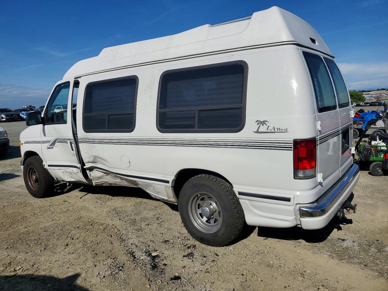 2000 FORD Econoline — VIN 1FDRE14L6YHA40370 — photo 2