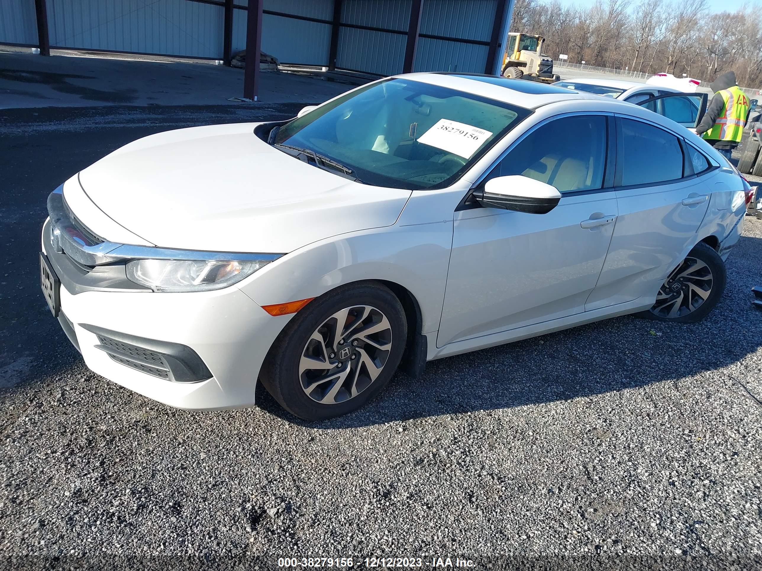2017 HONDA CIVIC — VIN 2HGFC2F73HH517271 — photo 2