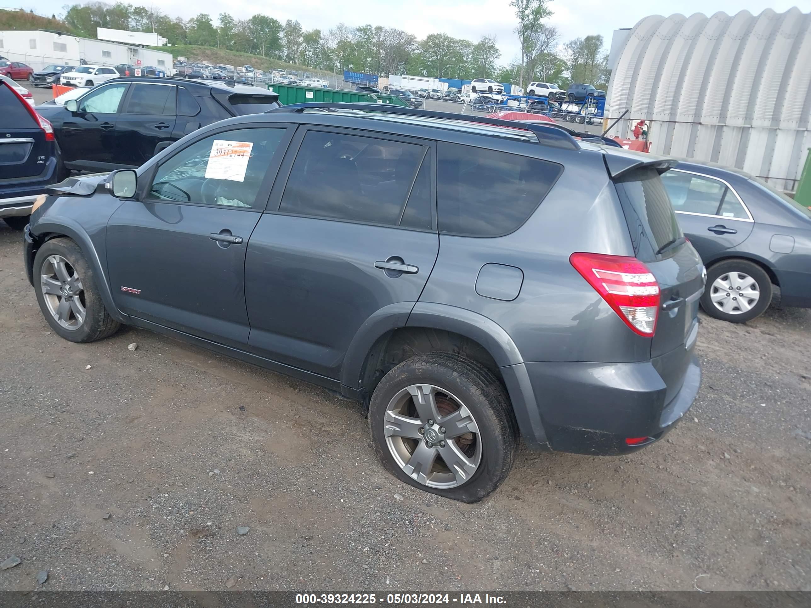 2011 TOYOTA RAV4 — VIN JTMRF4DV4B5044298 — photo 3
