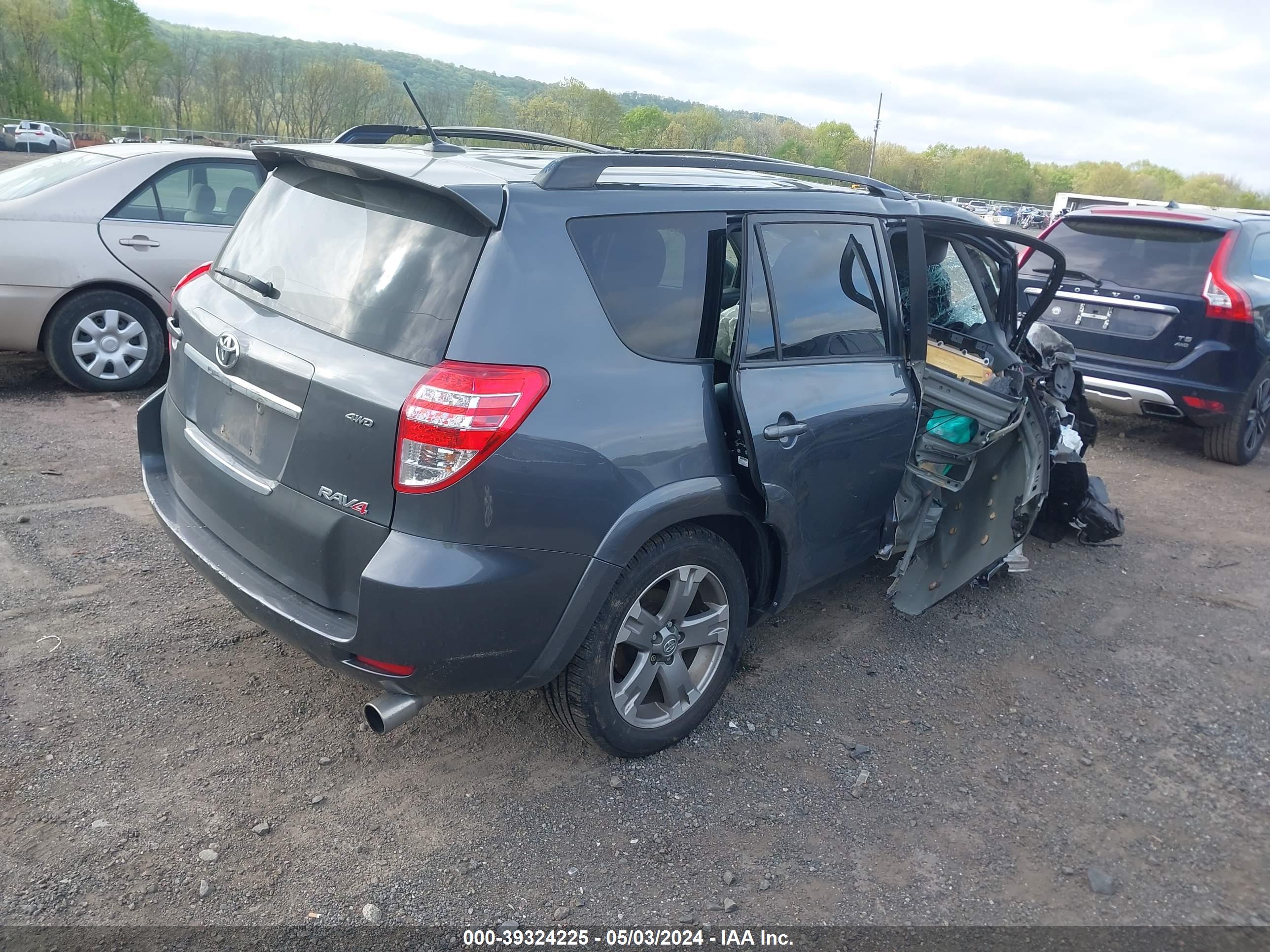 2011 TOYOTA RAV4 — VIN JTMRF4DV4B5044298 — photo 4