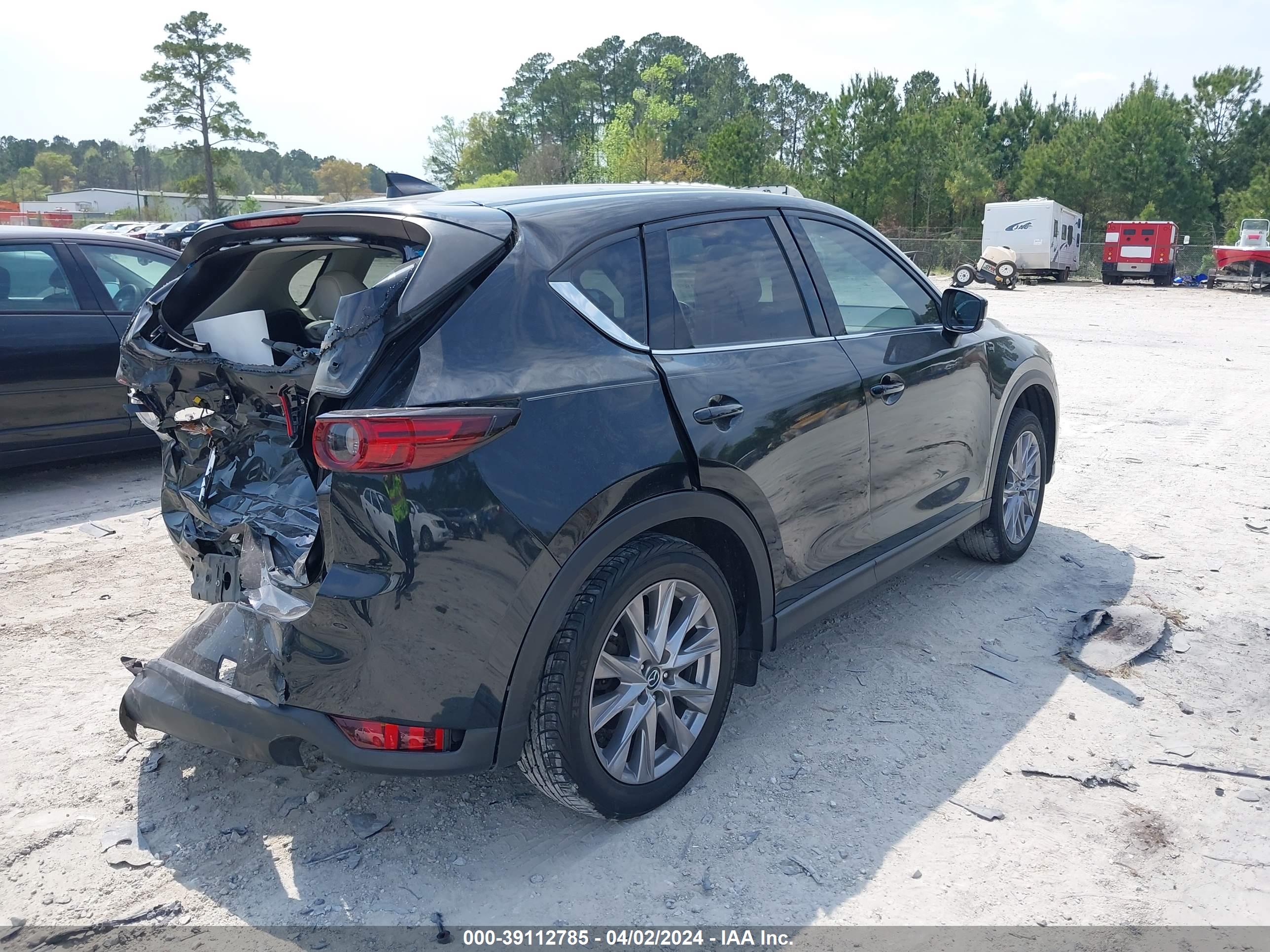 2019 MAZDA CX-5 — VIN JM3KFADM0K0693592 — photo 4