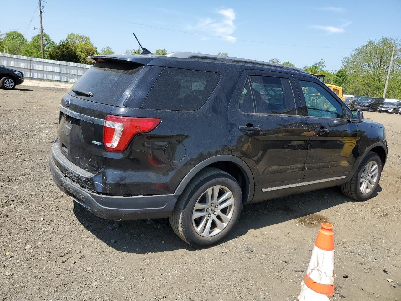 2018 FORD EXPLORER X — VIN 1FM5K8DH4JGC60663 — photo 3