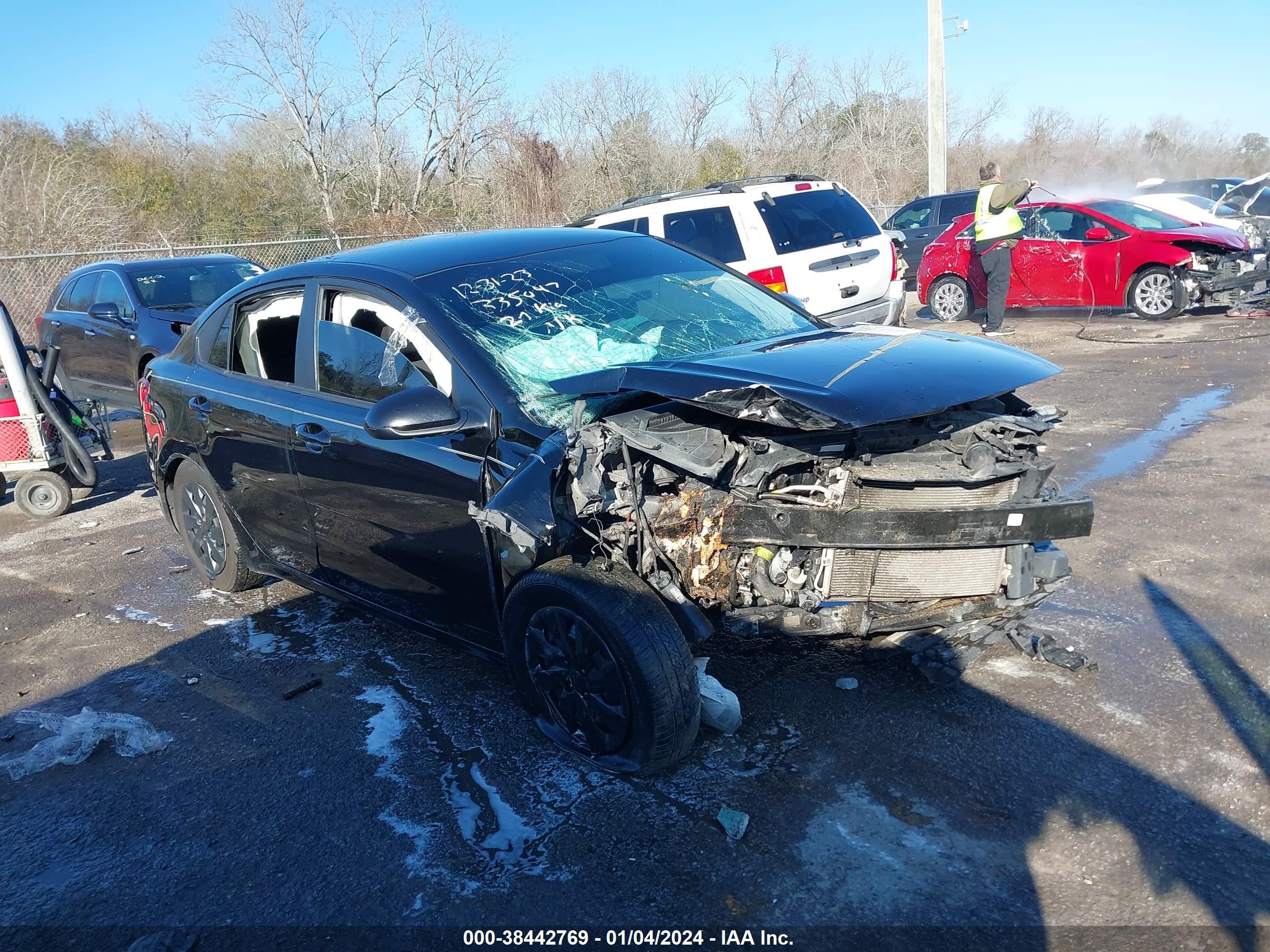 2020 KIA RIO — VIN 3KPA24AD7LE335047 — photo 1 of 15