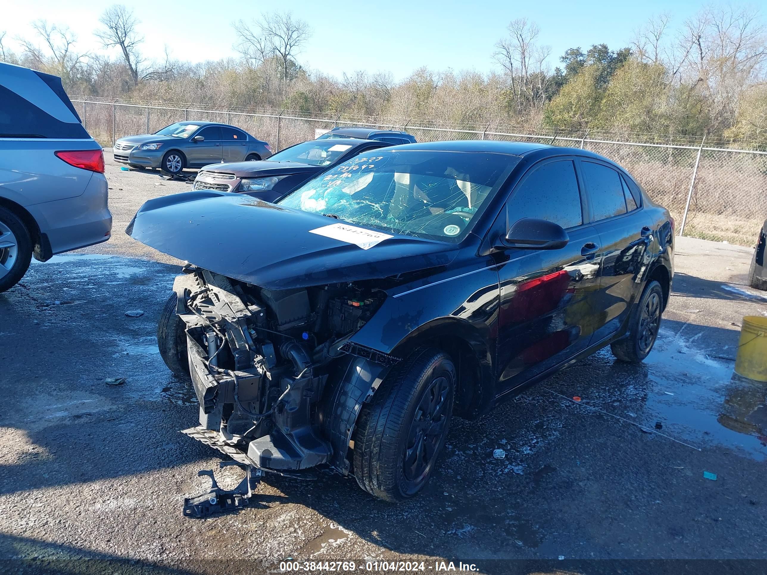 2020 KIA RIO — VIN 3KPA24AD7LE335047 — photo 2