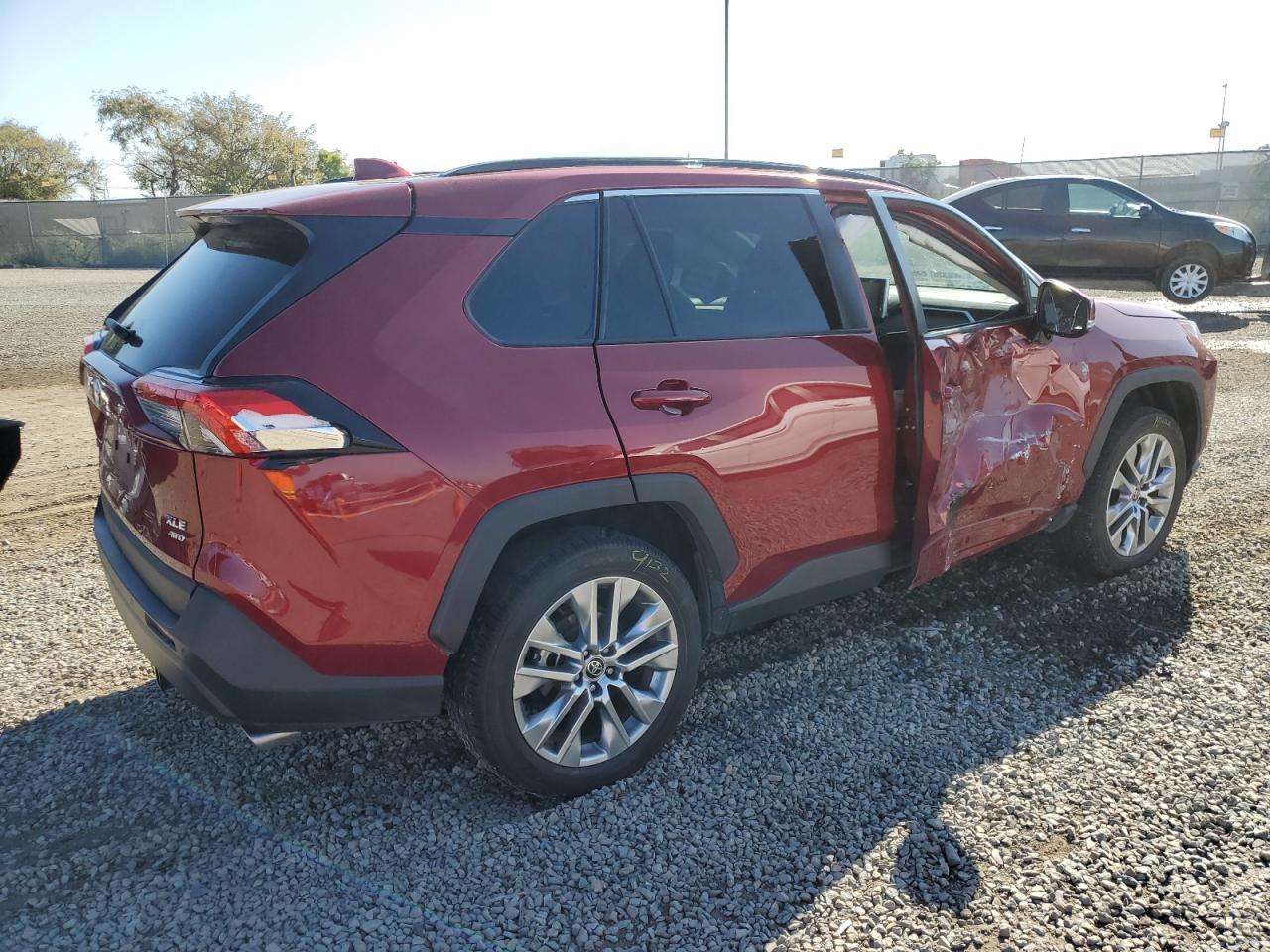 2022 TOYOTA RAV4 XLE P — VIN 2T3A1RFV9NW276866 — photo 3