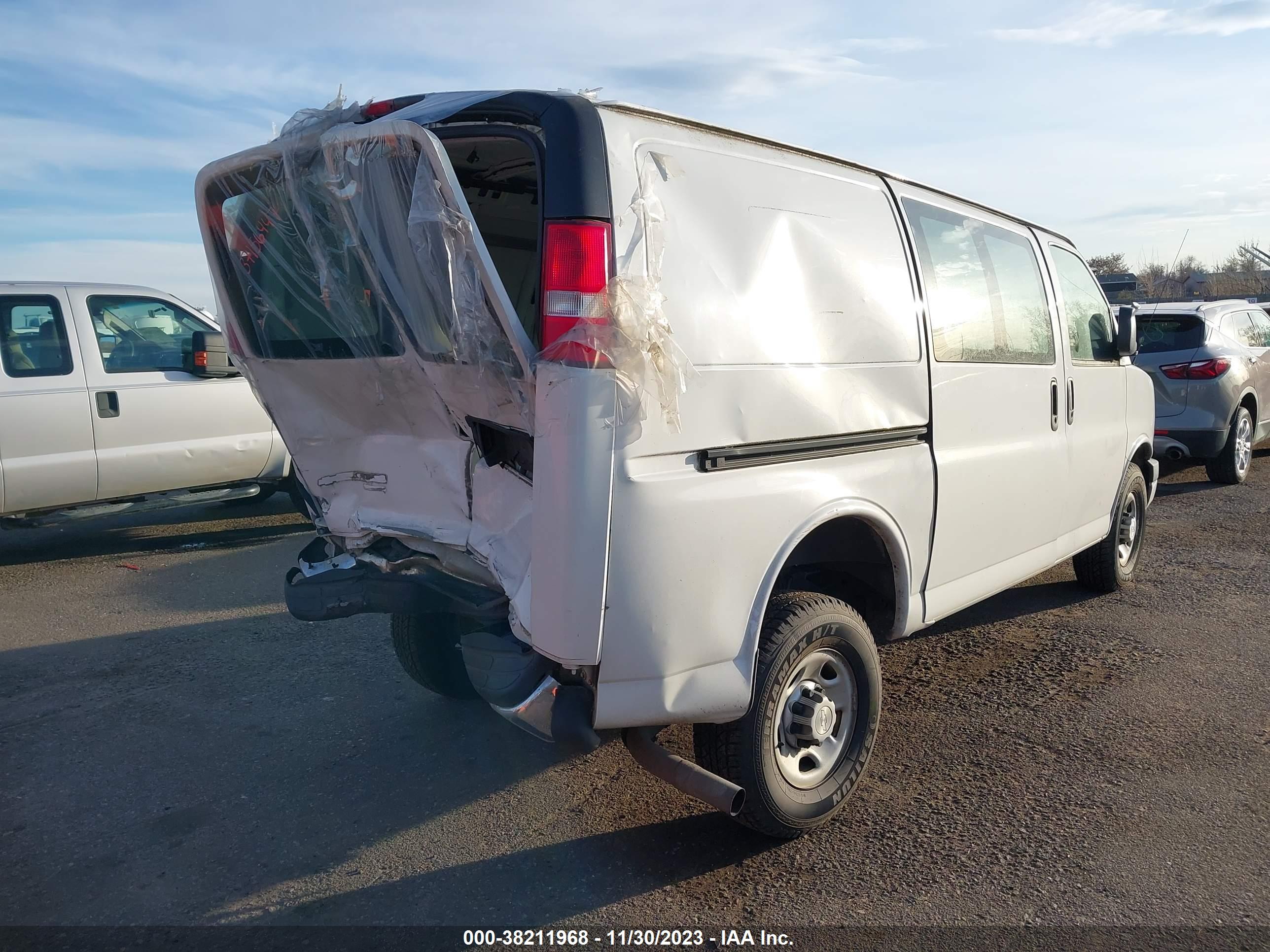 2016 CHEVROLET EXPRESS 2500 — VIN 1GCWGAFF7G1211448 — photo 4