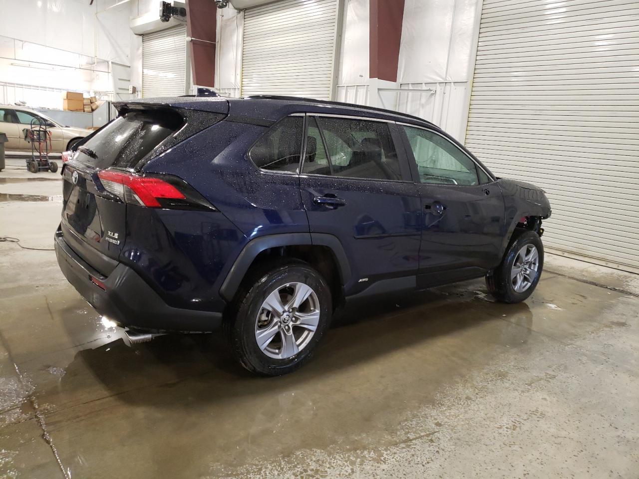 2024 TOYOTA RAV4 XLE — VIN 4T3RWRFV0RU114358 — photo 3