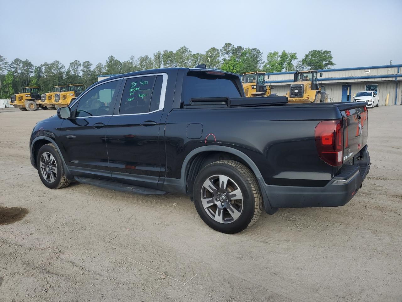 2017 HONDA RIDGELINE — VIN 5FPYK2F60HB005269 — photo 2