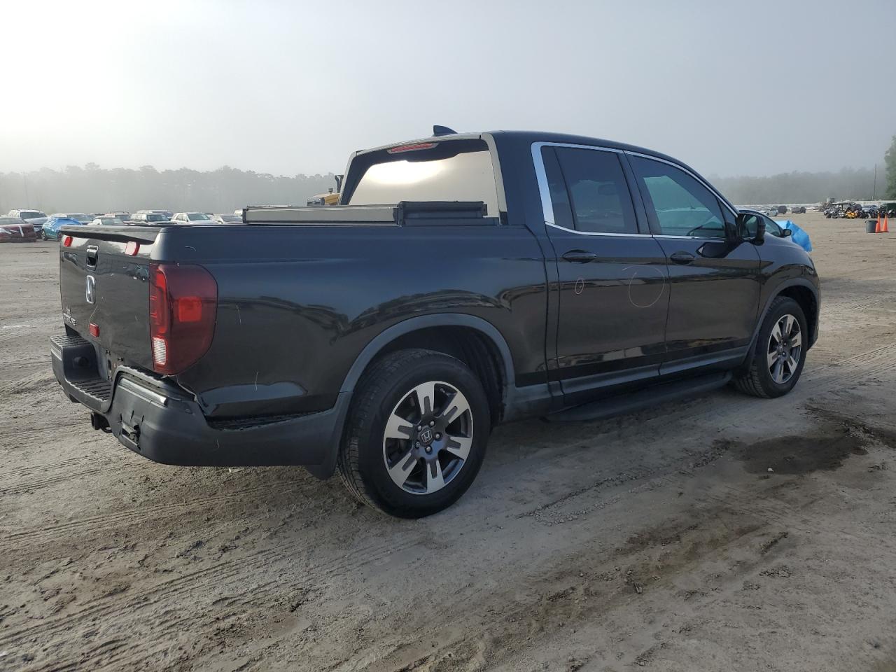 2017 HONDA RIDGELINE — VIN 5FPYK2F60HB005269 — photo 3
