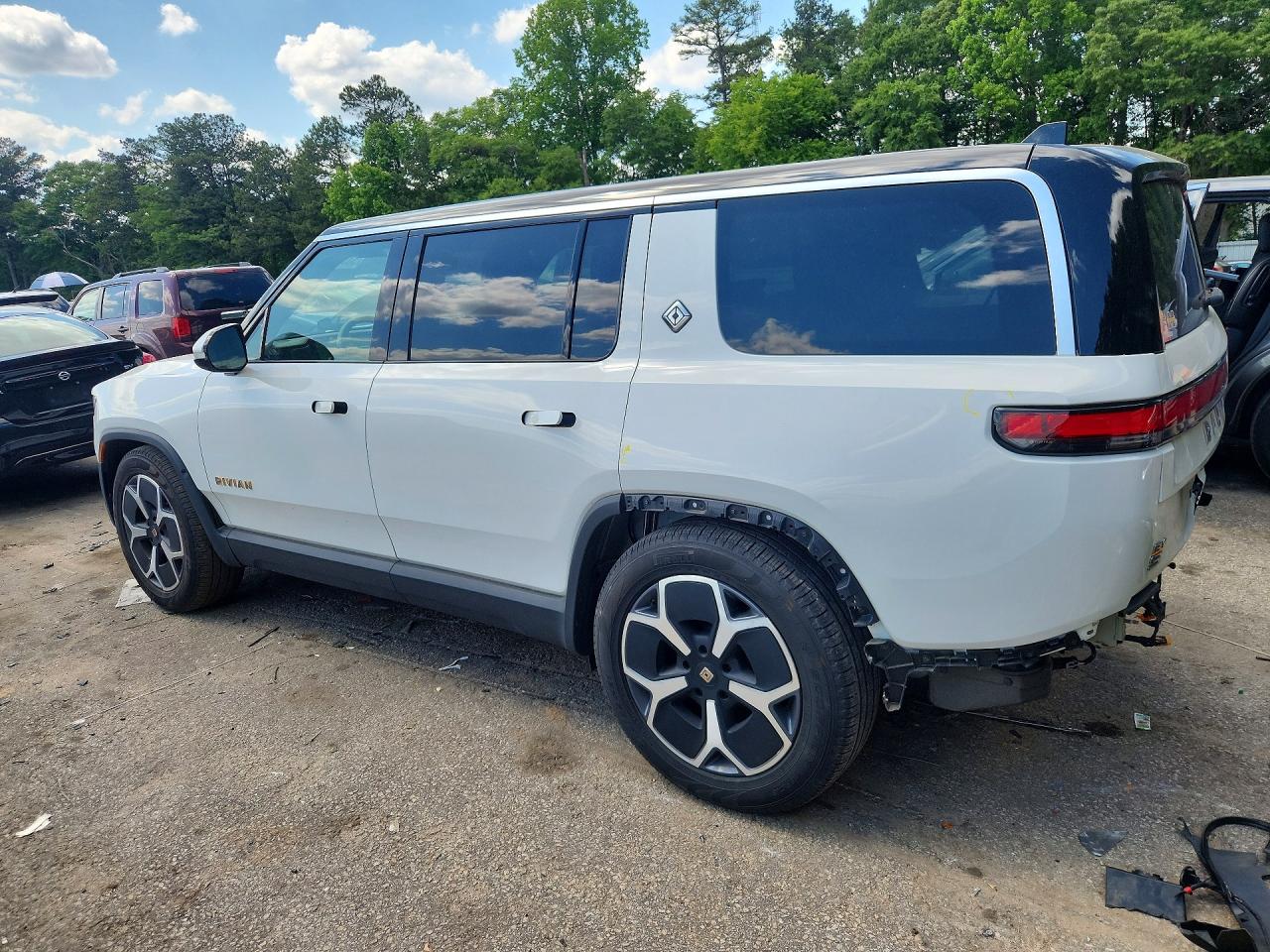 2023 RIVIAN R1S — VIN 7PDSGABA2PN021308 — photo 2
