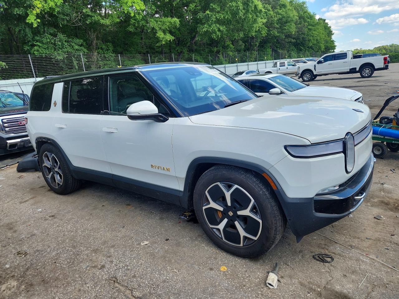 2023 RIVIAN R1S — VIN 7PDSGABA2PN021308 — photo 4