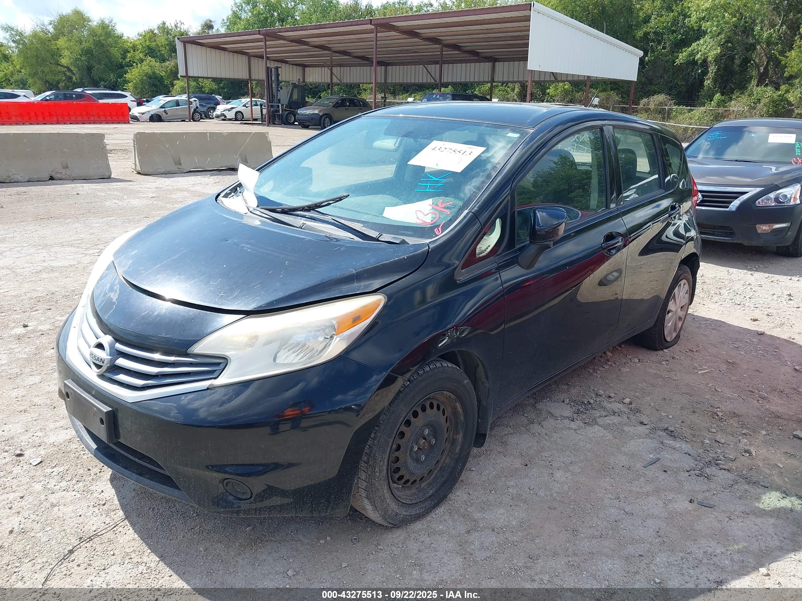 2015 NISSAN Versa — VIN 3N1CE2CP7FL444591 — photo 2
