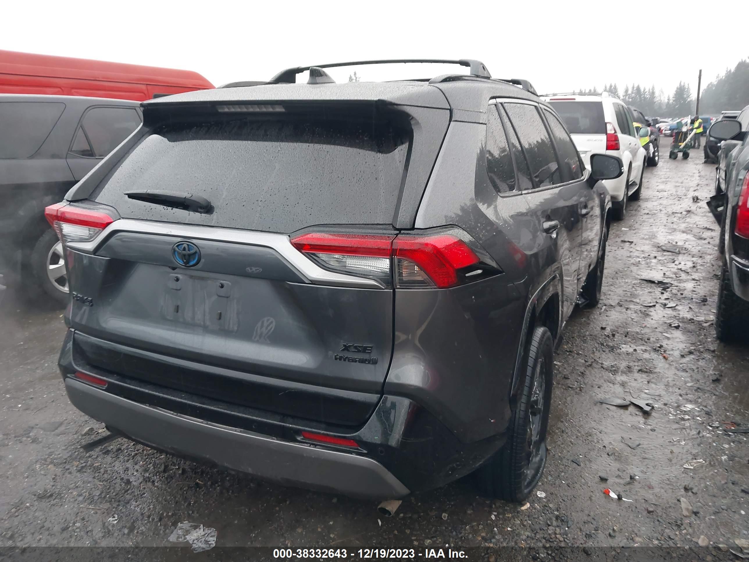 2021 TOYOTA RAV4 — VIN 4T3E6RFV9MU031969 — photo 4