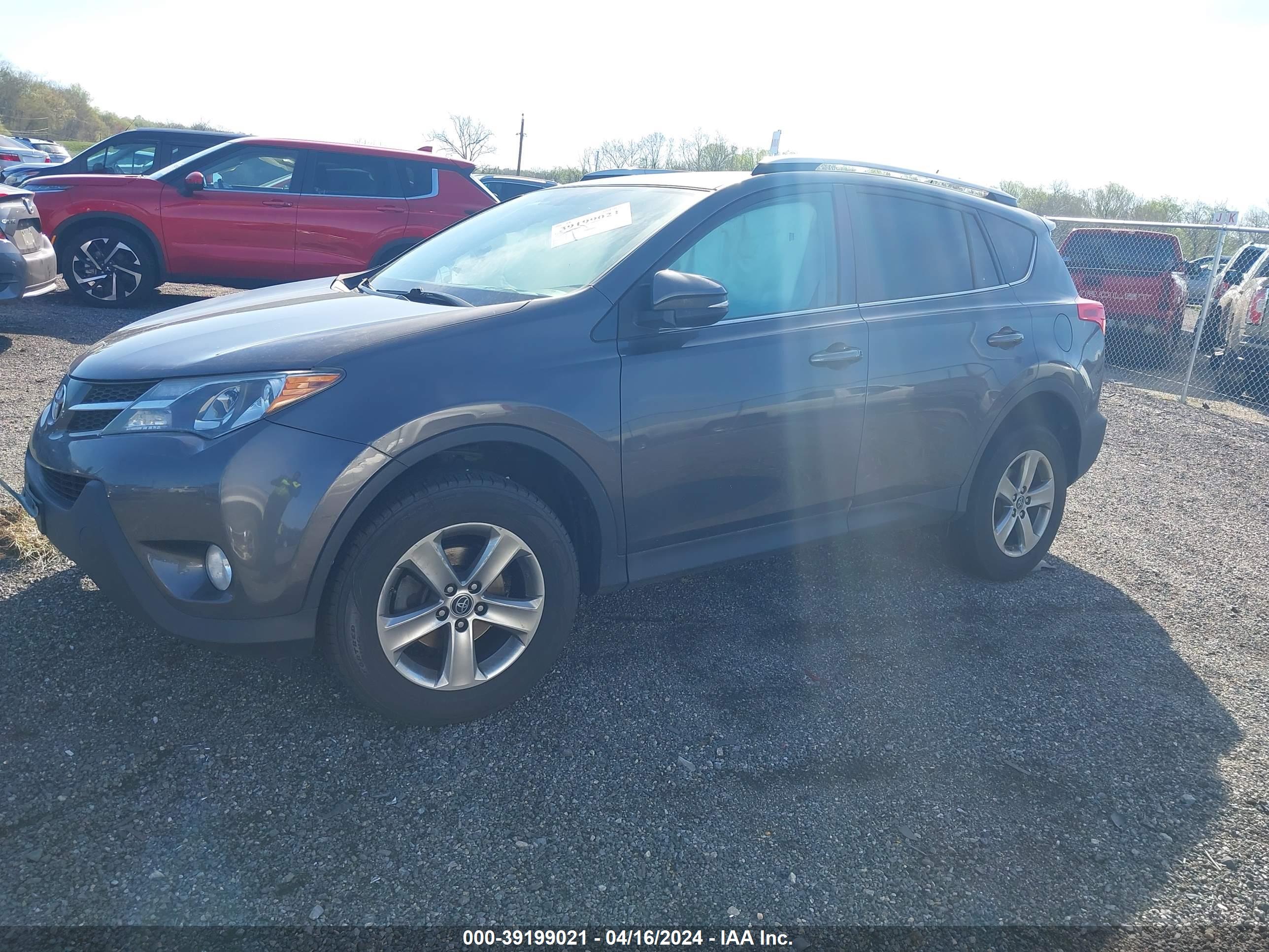 2015 TOYOTA RAV4 — VIN 2T3WFREV3FW218326 — photo 2
