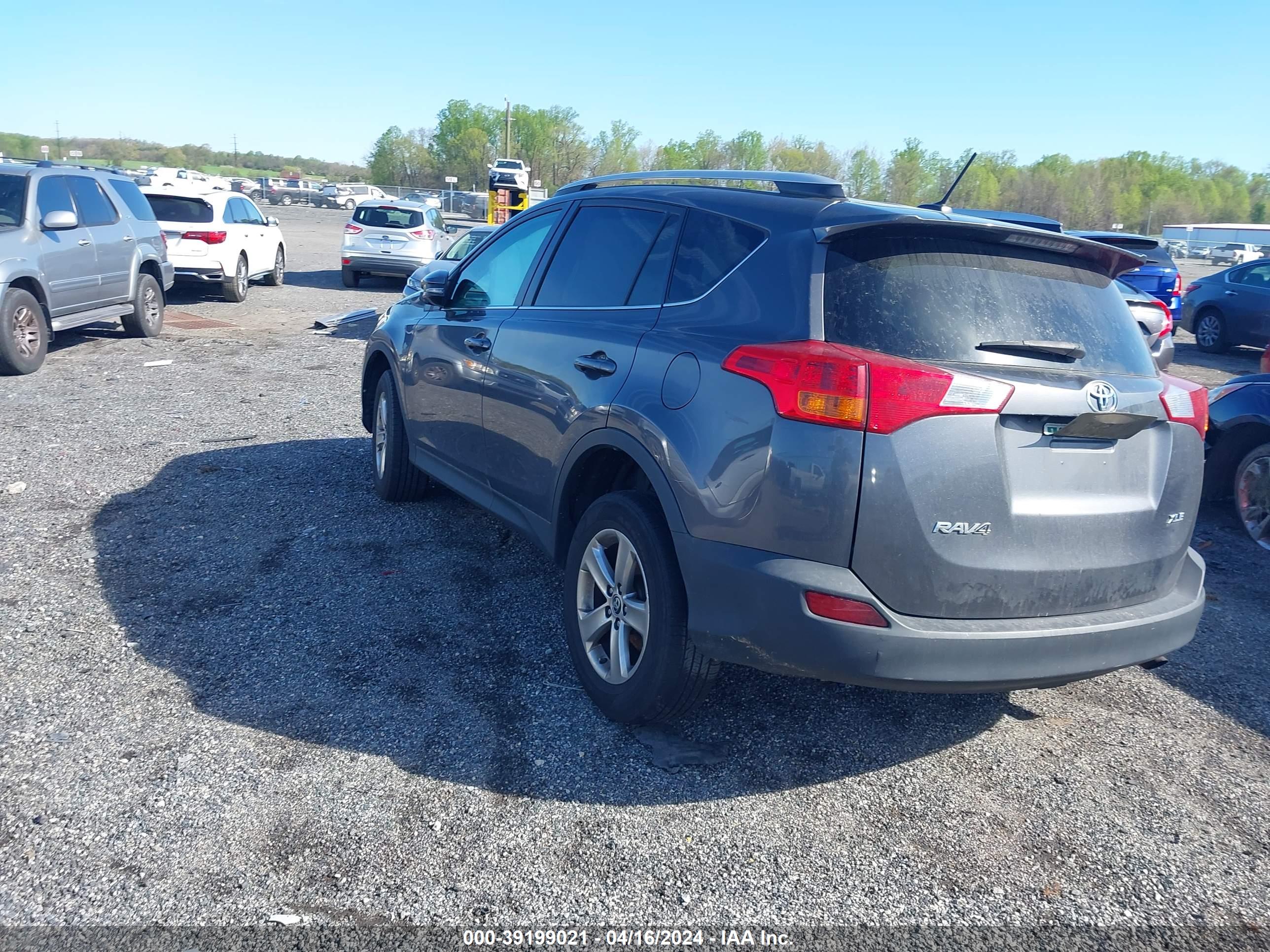 2015 TOYOTA RAV4 — VIN 2T3WFREV3FW218326 — photo 3