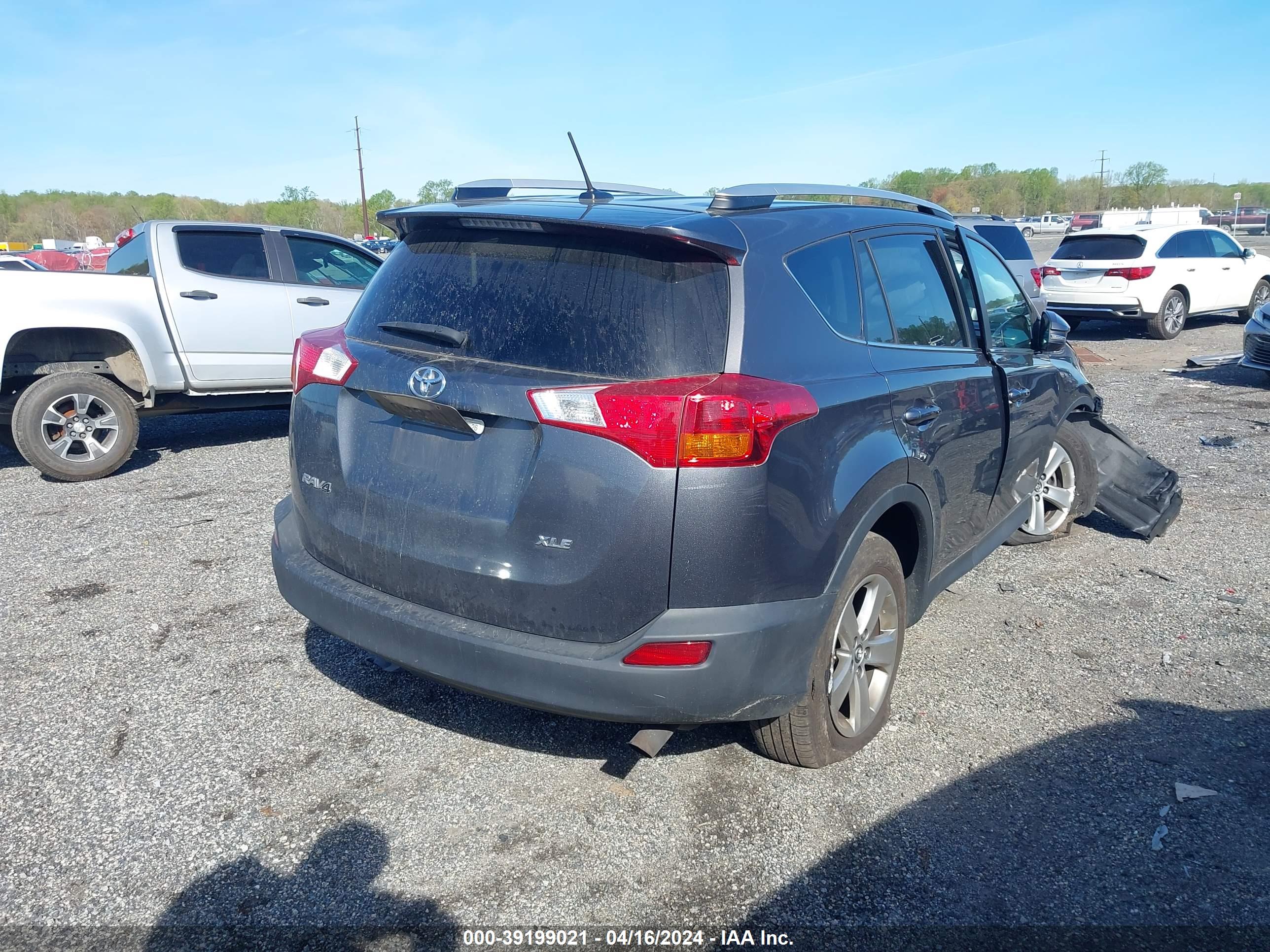 2015 TOYOTA RAV4 — VIN 2T3WFREV3FW218326 — photo 4