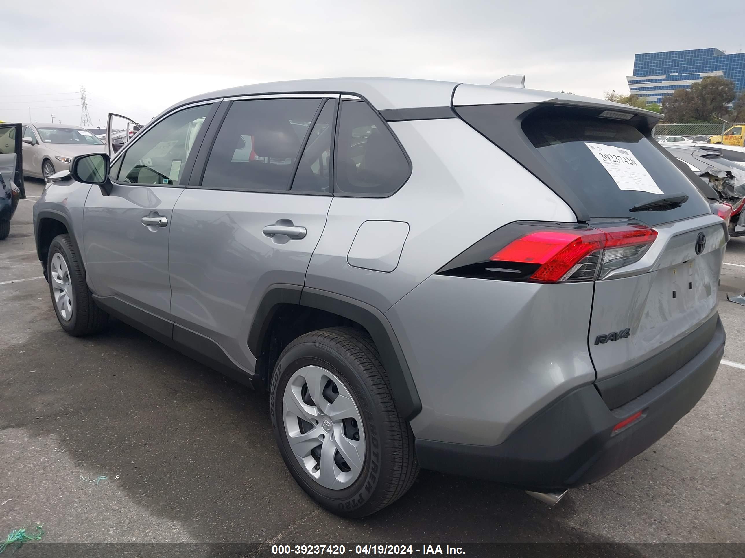 2024 TOYOTA RAV4 — VIN JTMH1RFV7RD115272 — photo 3
