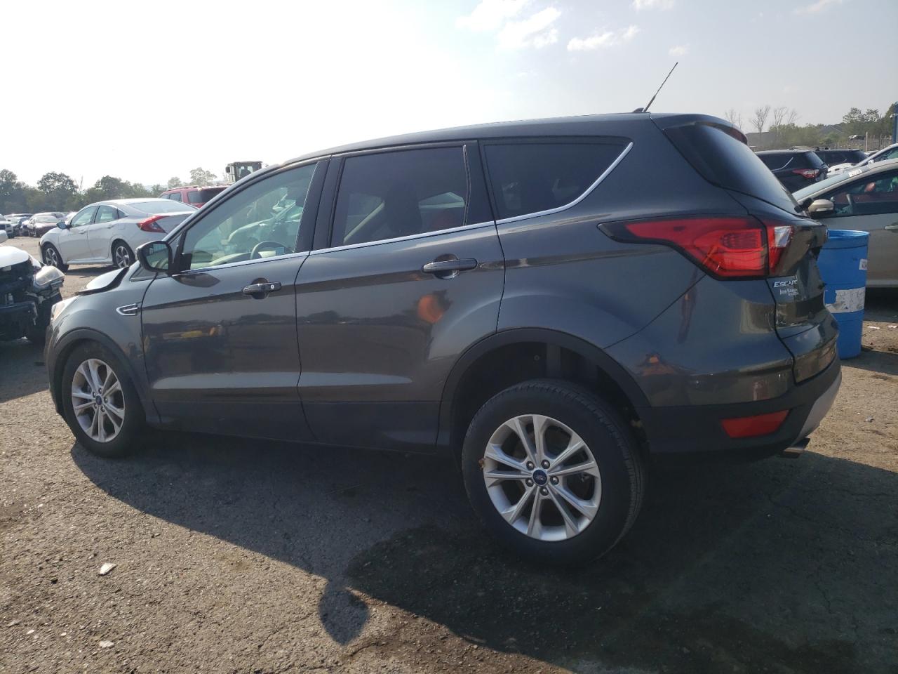 2019 FORD ESCAPE SE — VIN 1FMCU9GD7KUC18927 — photo 2