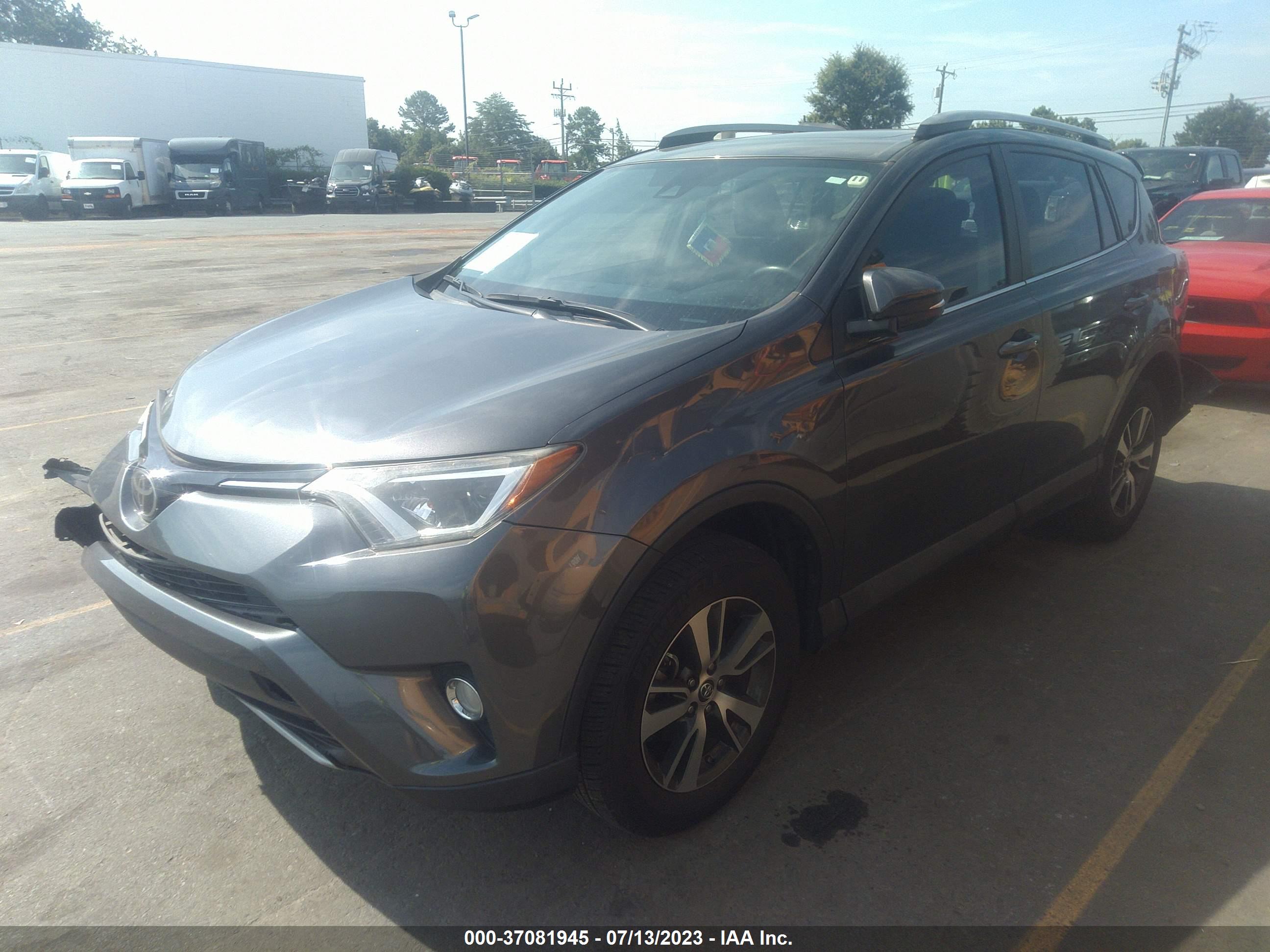2018 TOYOTA RAV4 — VIN 2T3WFREV3JW502127 — photo 2
