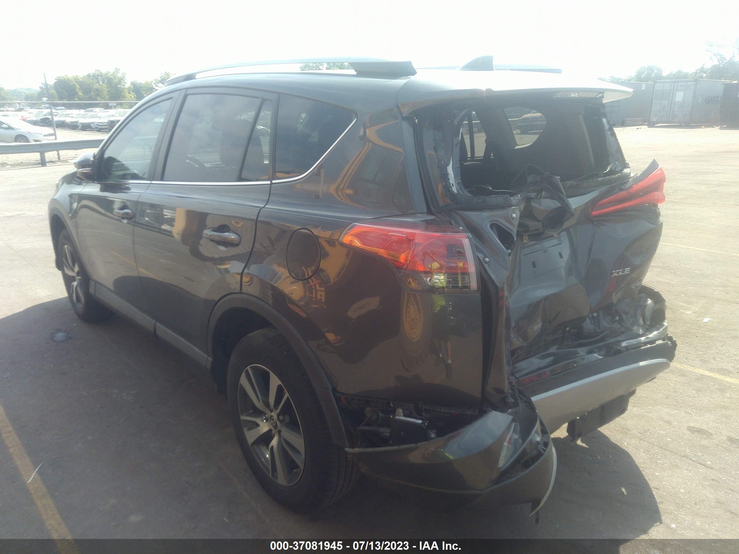 2018 TOYOTA RAV4 — VIN 2T3WFREV3JW502127 — photo 3