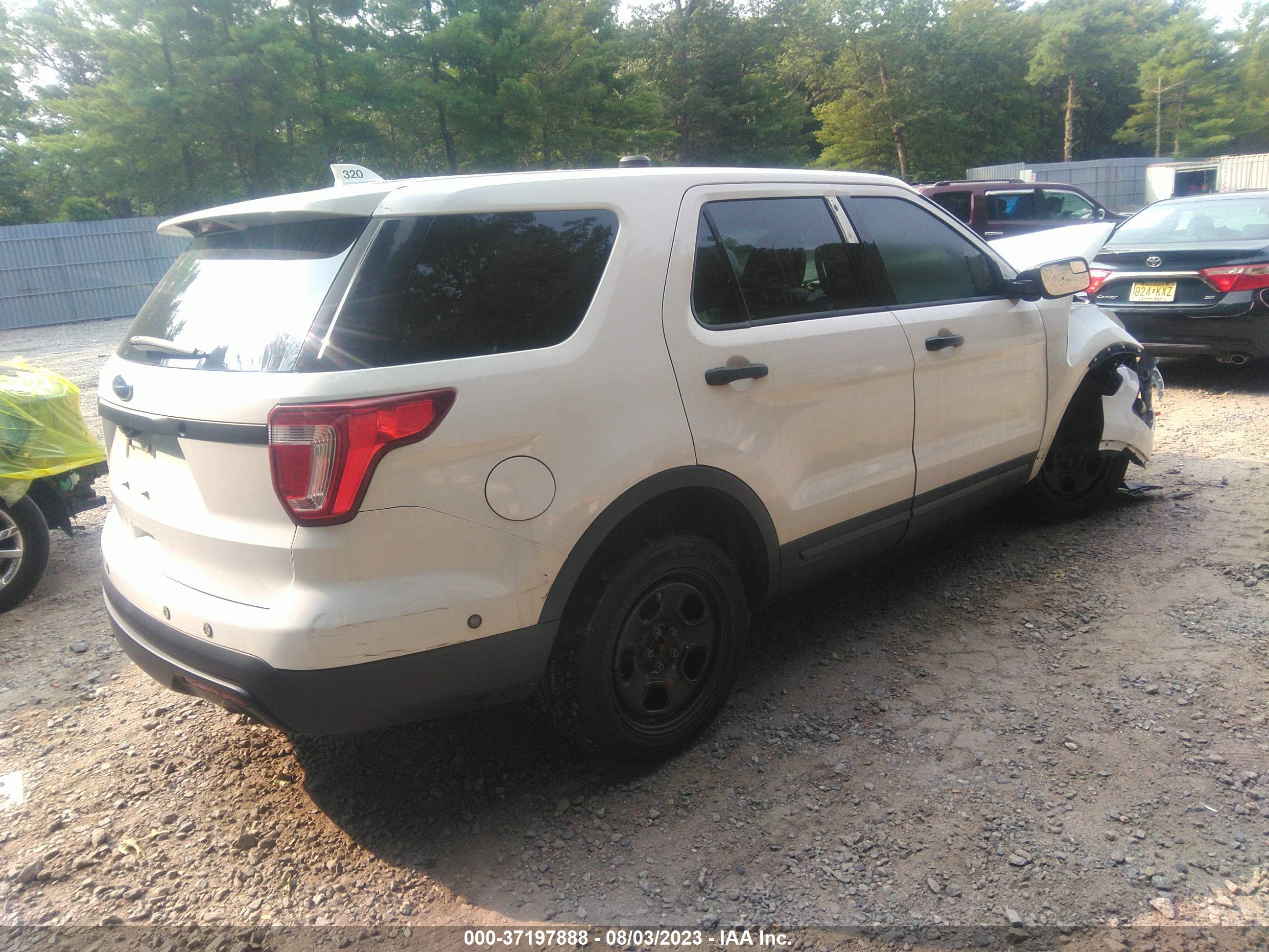 2017 FORD UTILITY POLICE INTERCEPTOR — VIN 1FM5K8AR9HGA24386 — photo 4