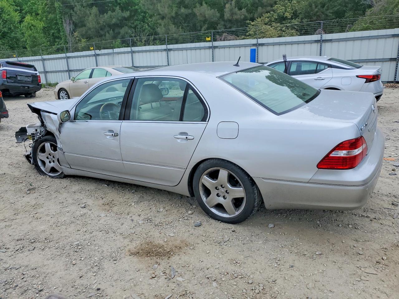 2005 LEXUS LS — VIN JTHBN36F555007512 — photo 2