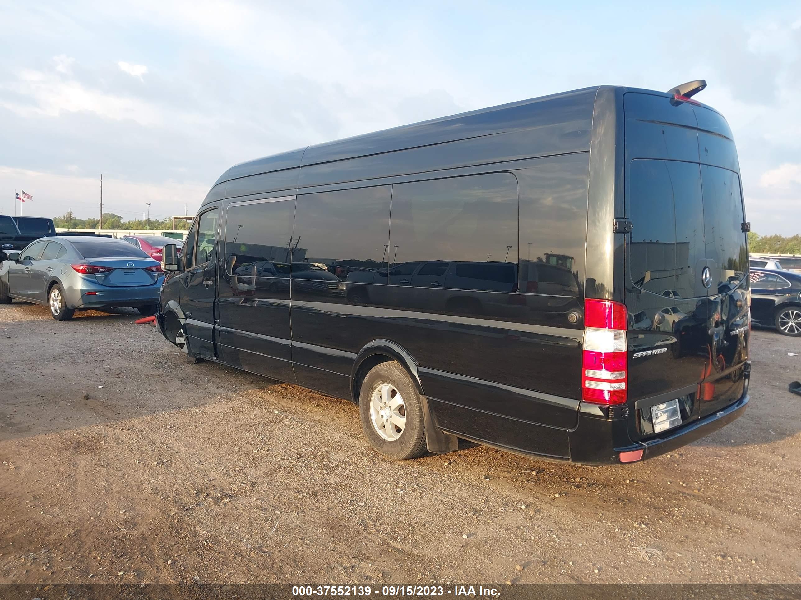 2015 MERCEDES-BENZ SPRINTER 2500 — VIN WD3PE8CC2FP116184 — photo 3