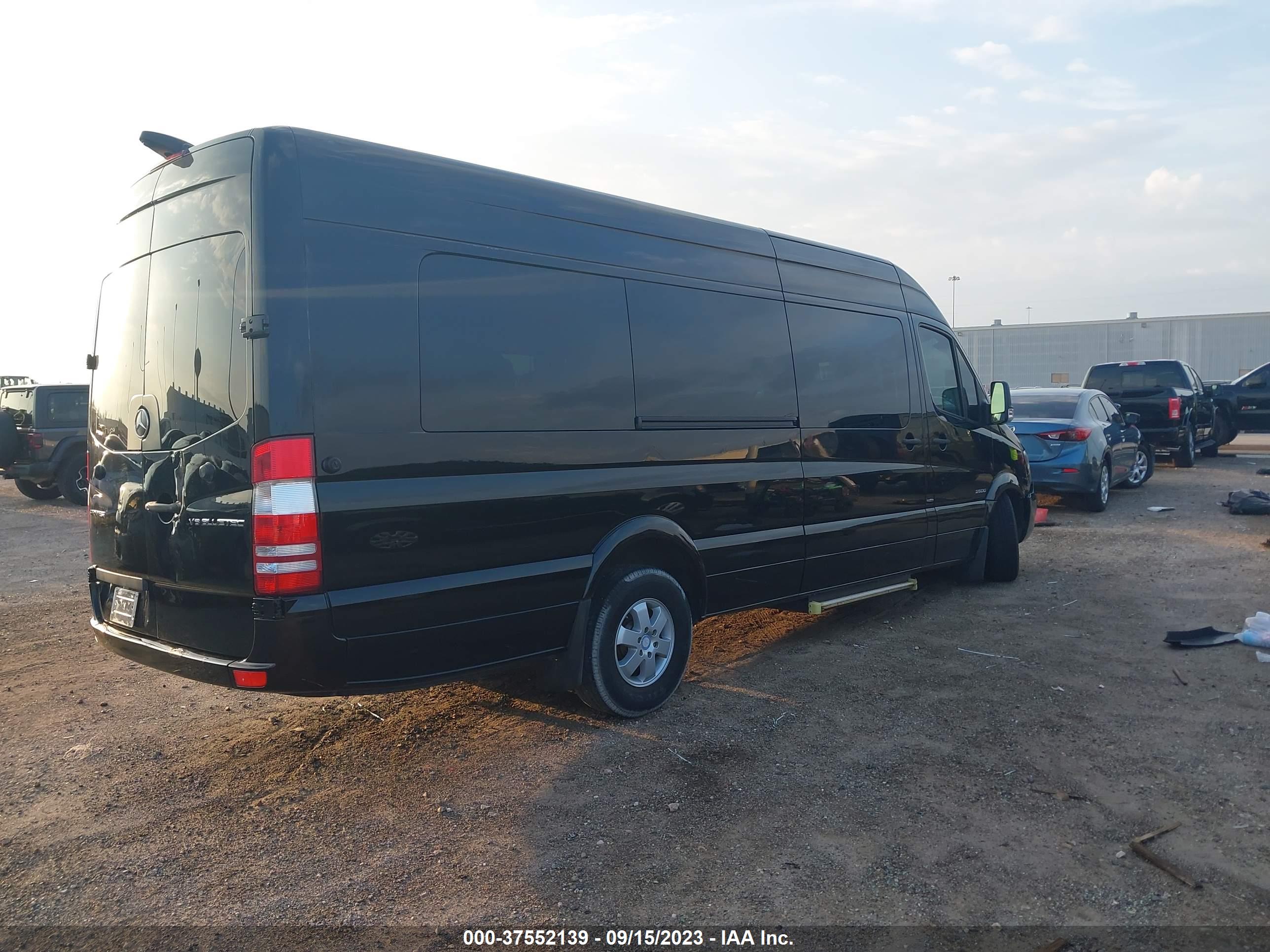 2015 MERCEDES-BENZ SPRINTER 2500 — VIN WD3PE8CC2FP116184 — photo 4