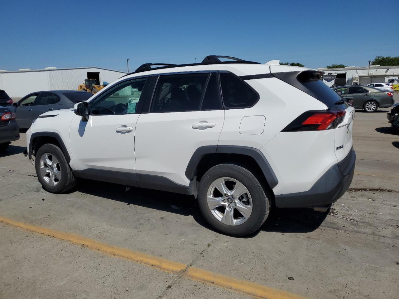 2020 TOYOTA RAV4 XLE — VIN 2T3P1RFV3LC061959 — photo 2