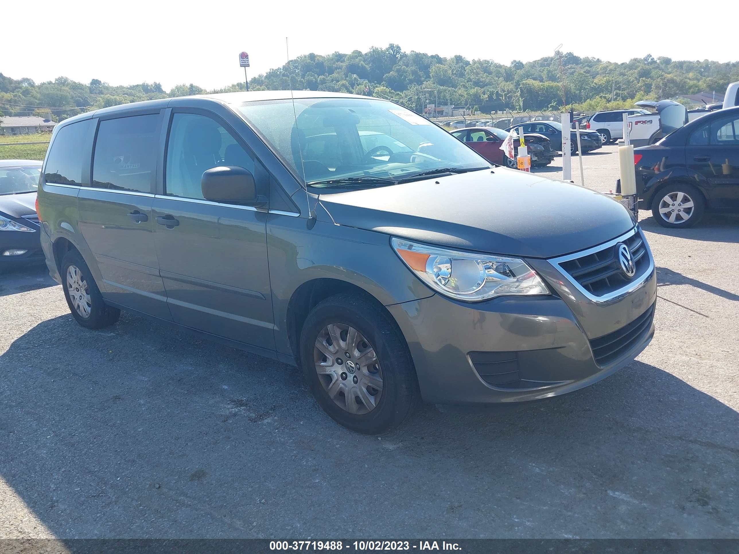 2010 VOLKSWAGEN ROUTAN — VIN 2V4RW4D14AR237278 — photo 1 of 11