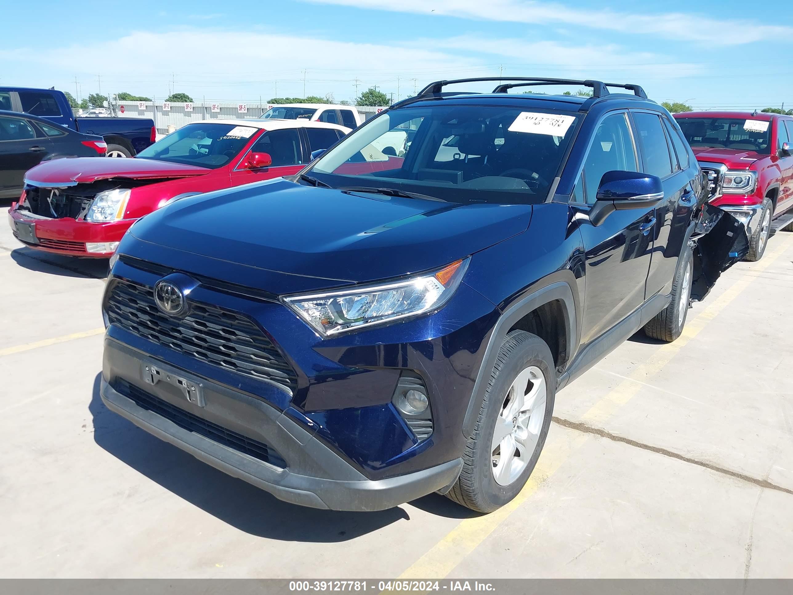 2021 TOYOTA RAV4 — VIN JTMW1RFVXMD064513 — photo 2