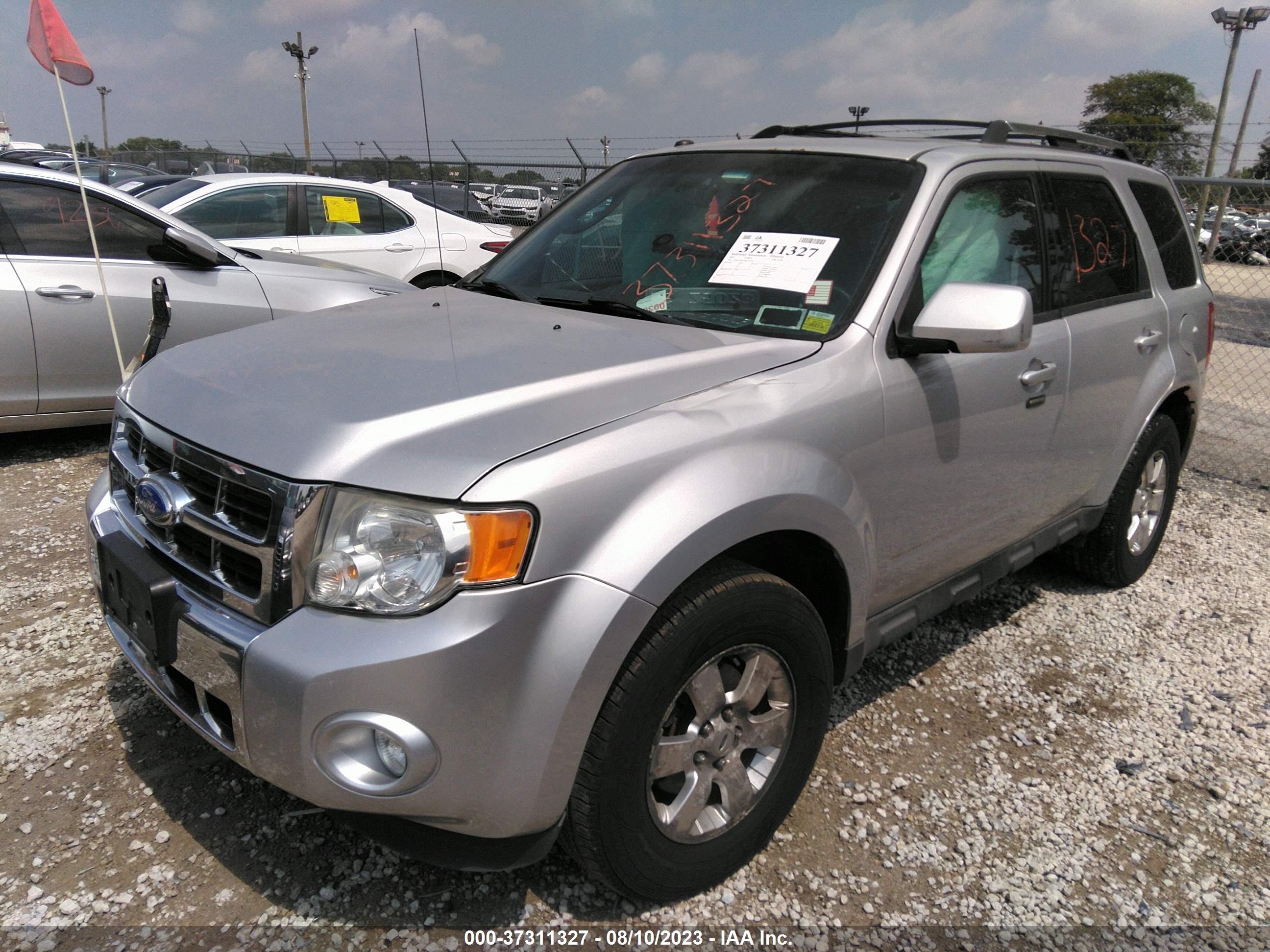 2011 FORD ESCAPE — VIN 1FMCU9EG3BKC03141 — photo 2