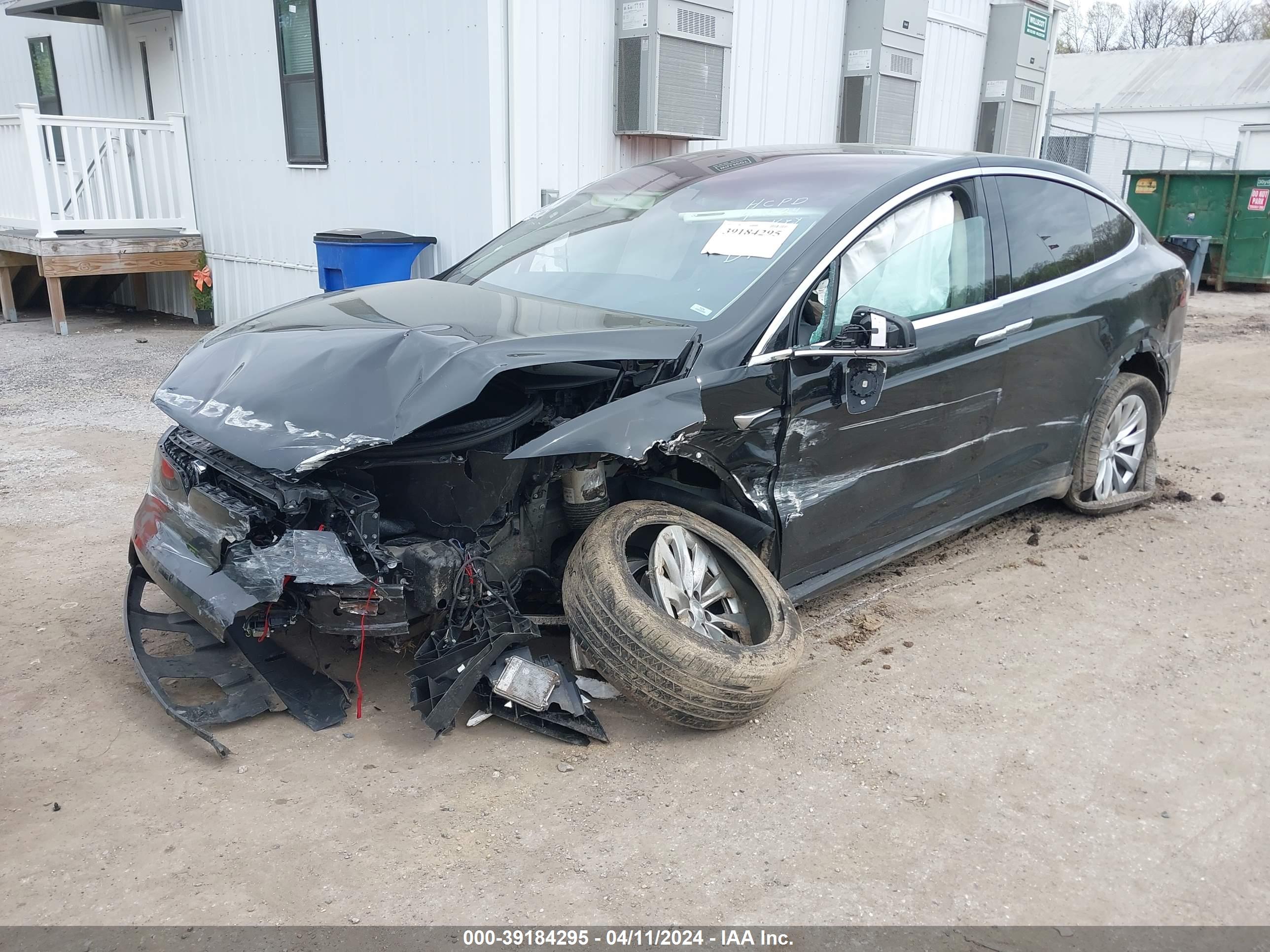 2018 TESLA MODEL X — VIN 5YJXCBE26JF105107 — photo 2