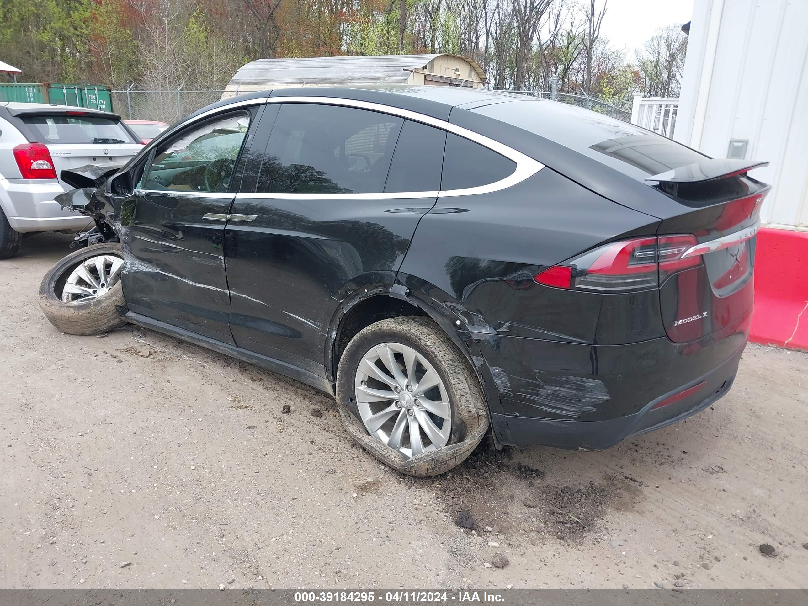 2018 TESLA MODEL X — VIN 5YJXCBE26JF105107 — photo 3