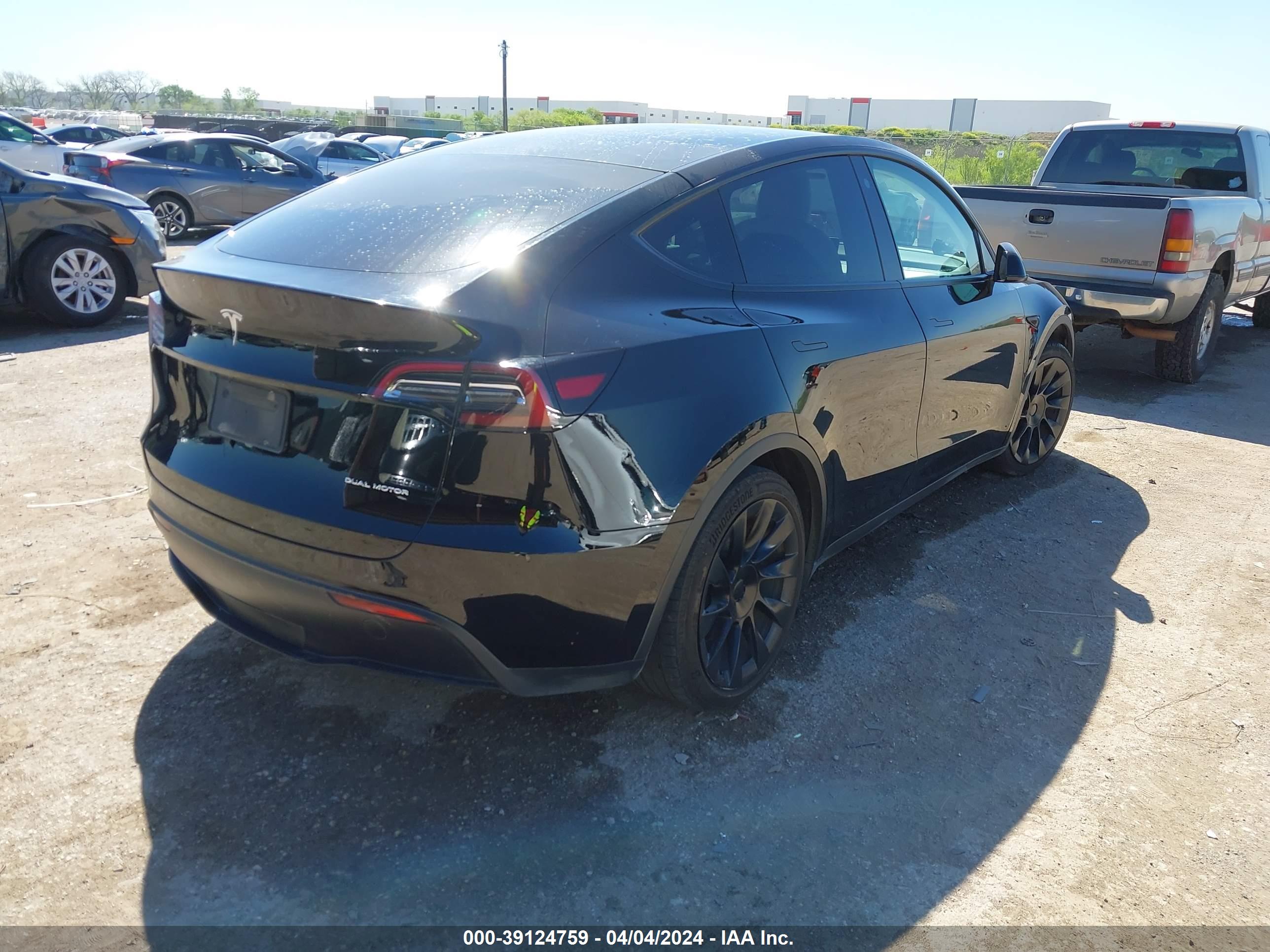 2021 TESLA MODEL Y — VIN 5YJYGAEEXMF144364 — photo 4