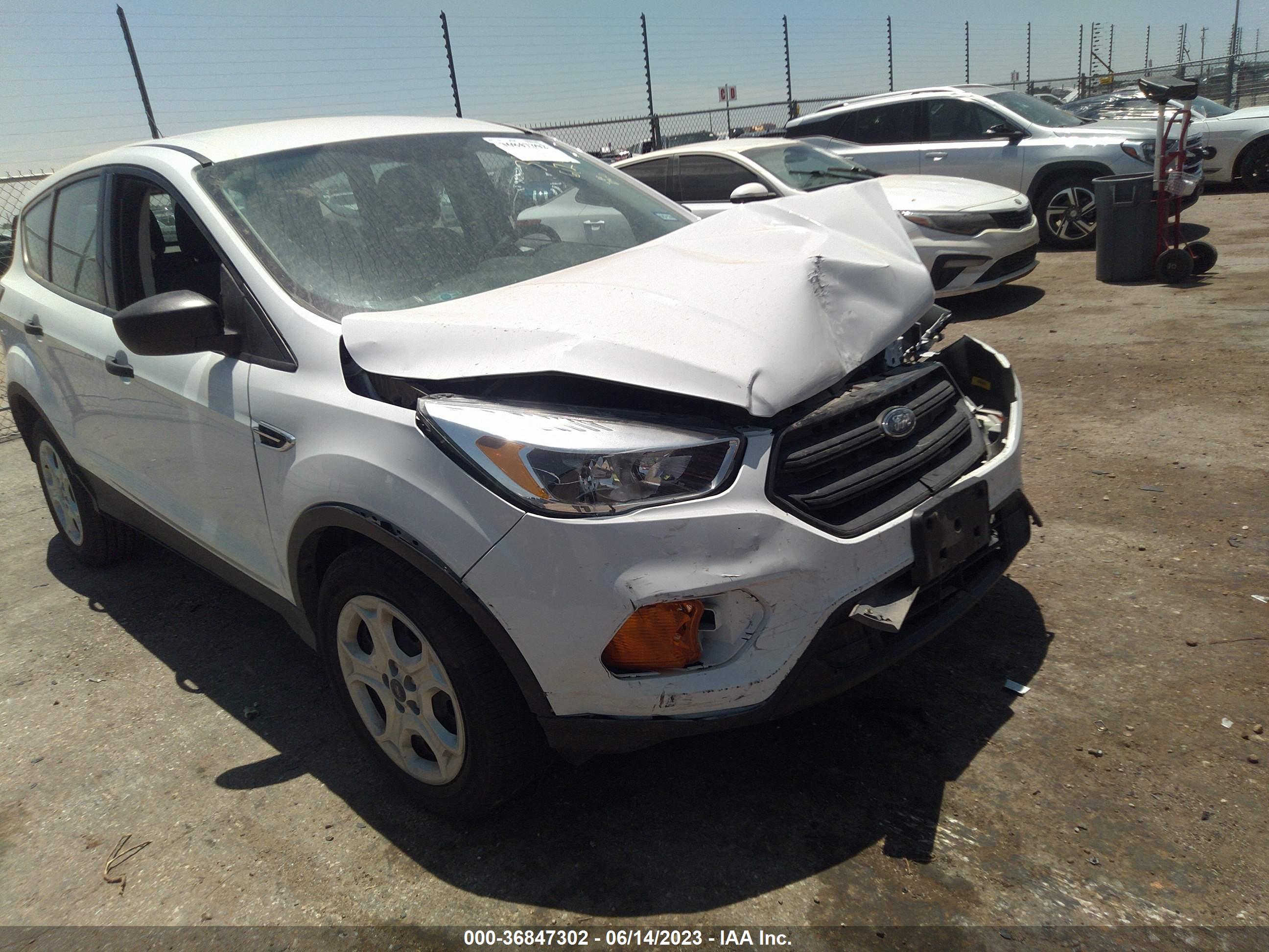2017 FORD ESCAPE — VIN 1FMCU0F76HUA27886 — photo 1 of 16