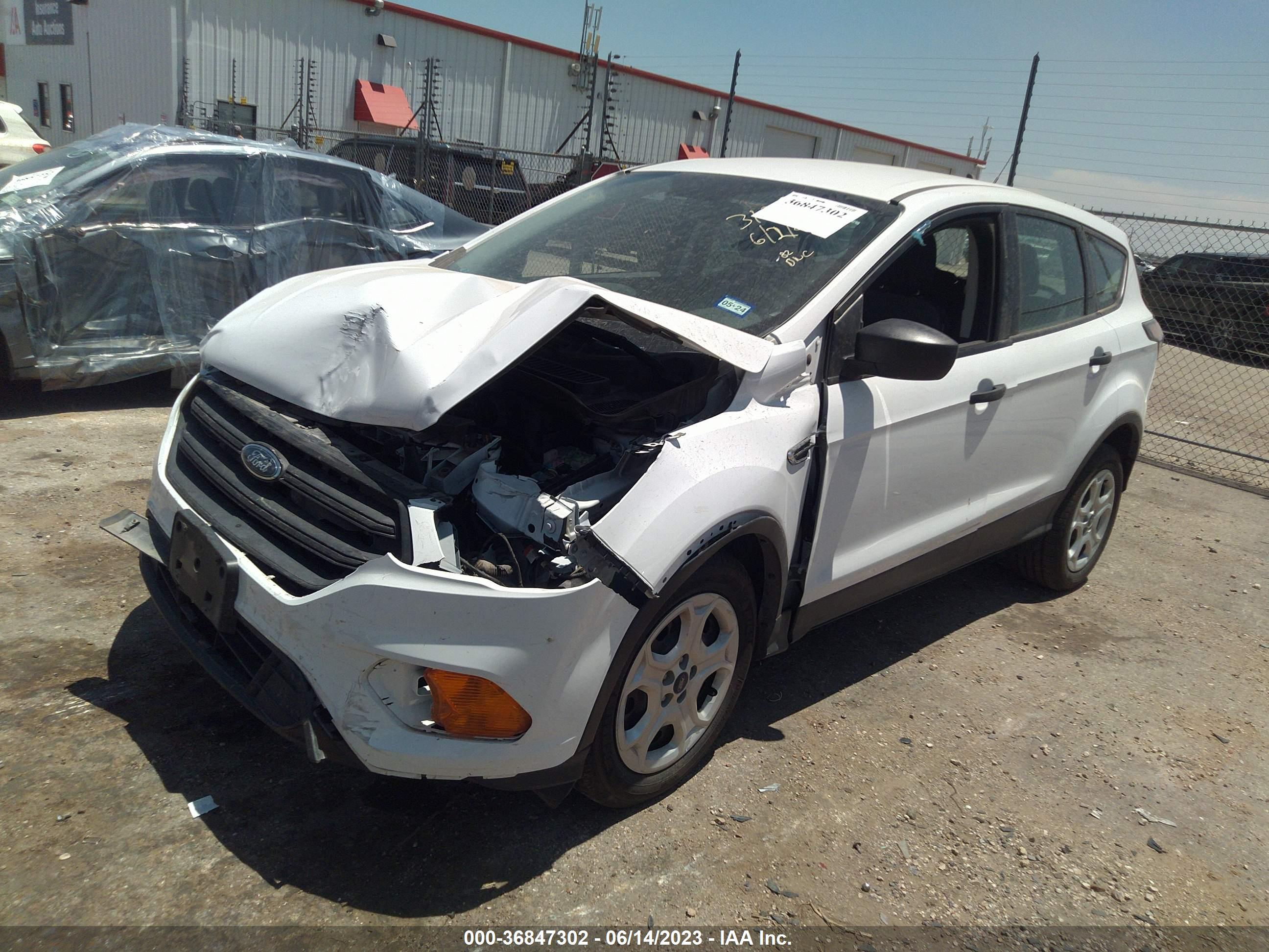 2017 FORD ESCAPE — VIN 1FMCU0F76HUA27886 — photo 2
