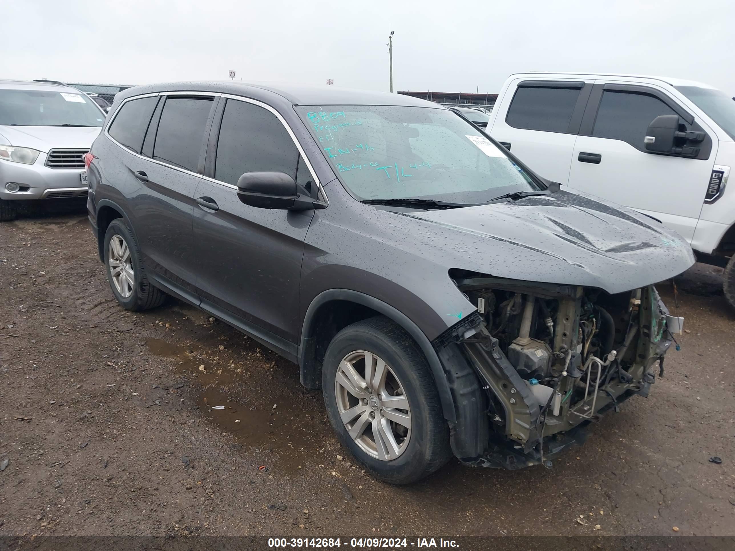 2017 HONDA PILOT — VIN 5FNYF5H12HB044896 — photo 1 of 18