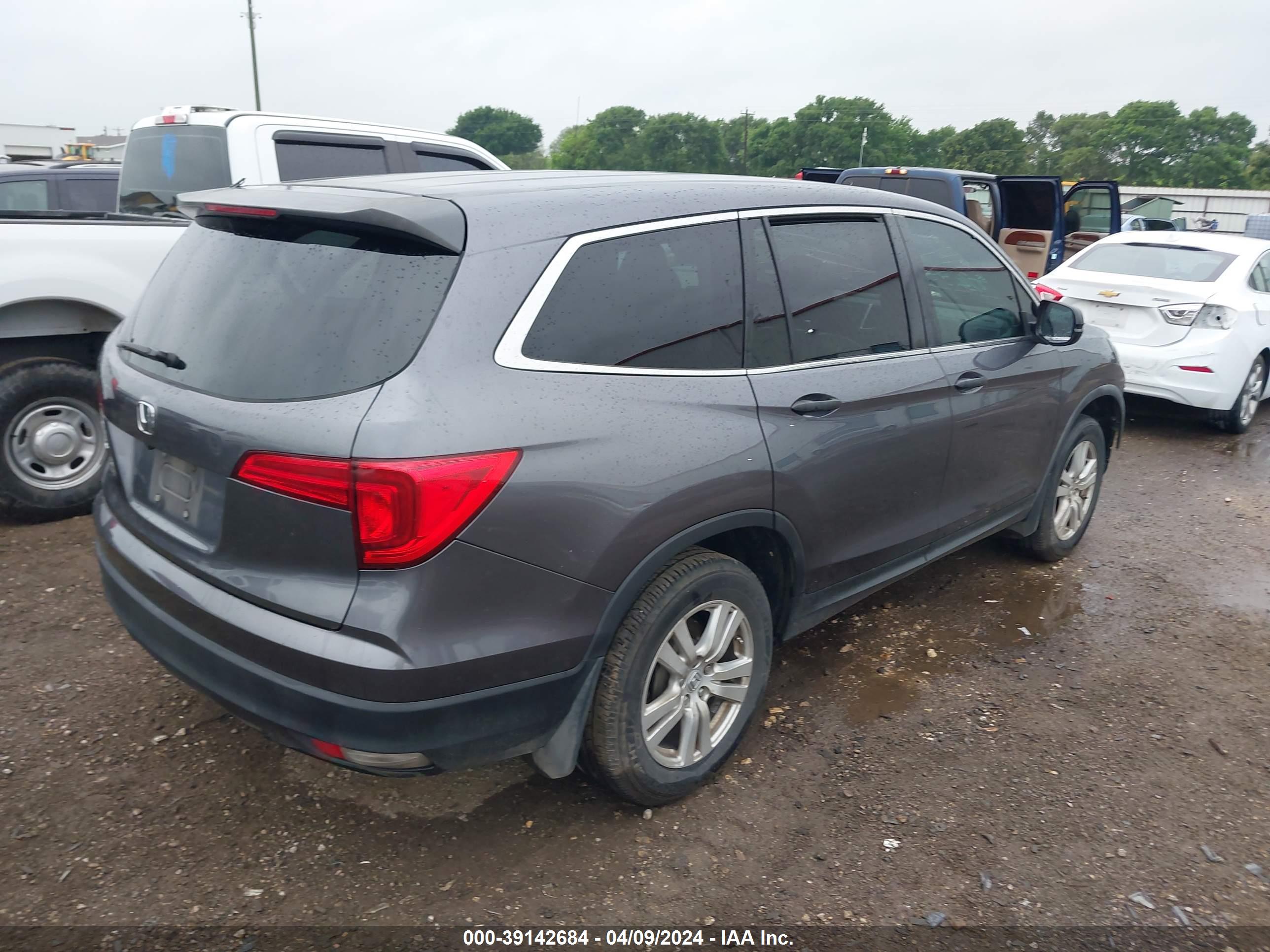 2017 HONDA PILOT — VIN 5FNYF5H12HB044896 — photo 4