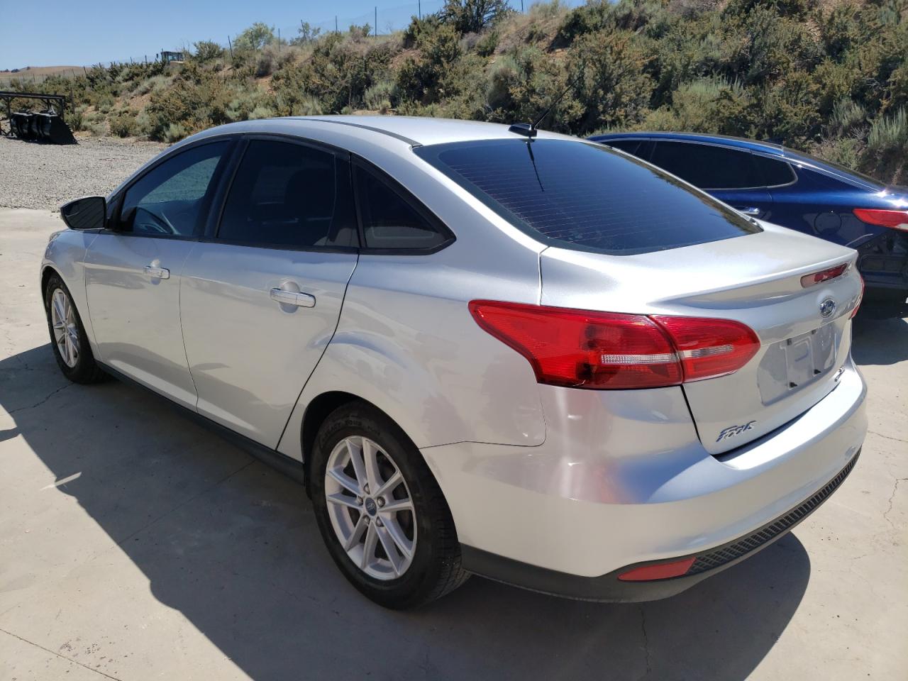 2016 FORD FOCUS SE — VIN 1FADP3F28GL271894 — photo 2