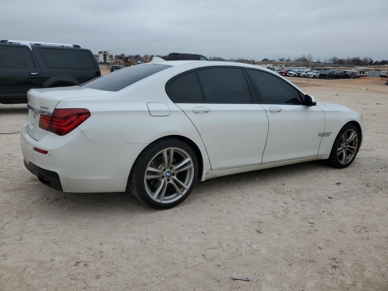 2015 BMW 740 I — VIN WBAYA6C52FGK16388 — photo 3