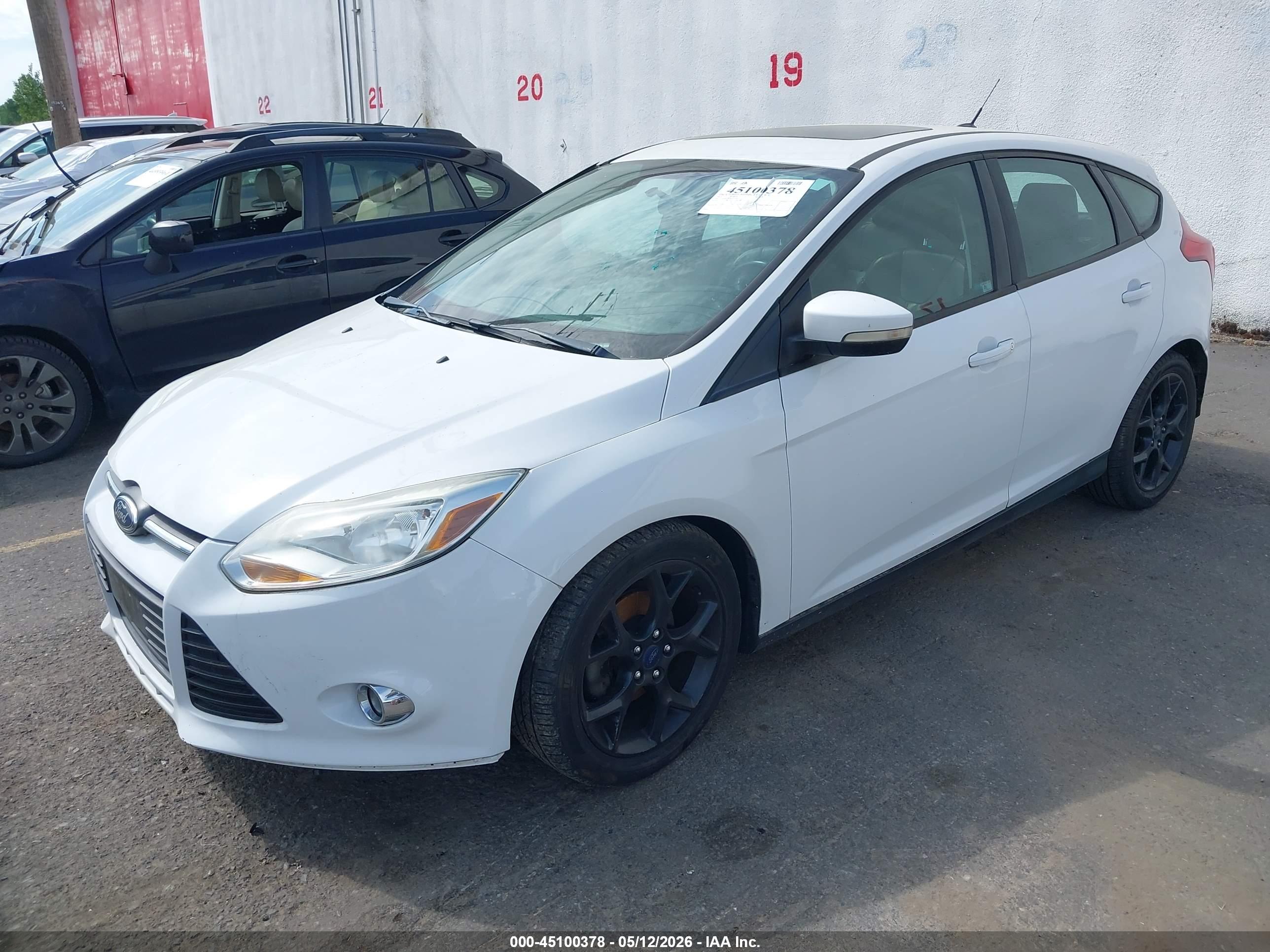 2013 FORD Focus — VIN 1FADP3K25DL214179 — photo 2