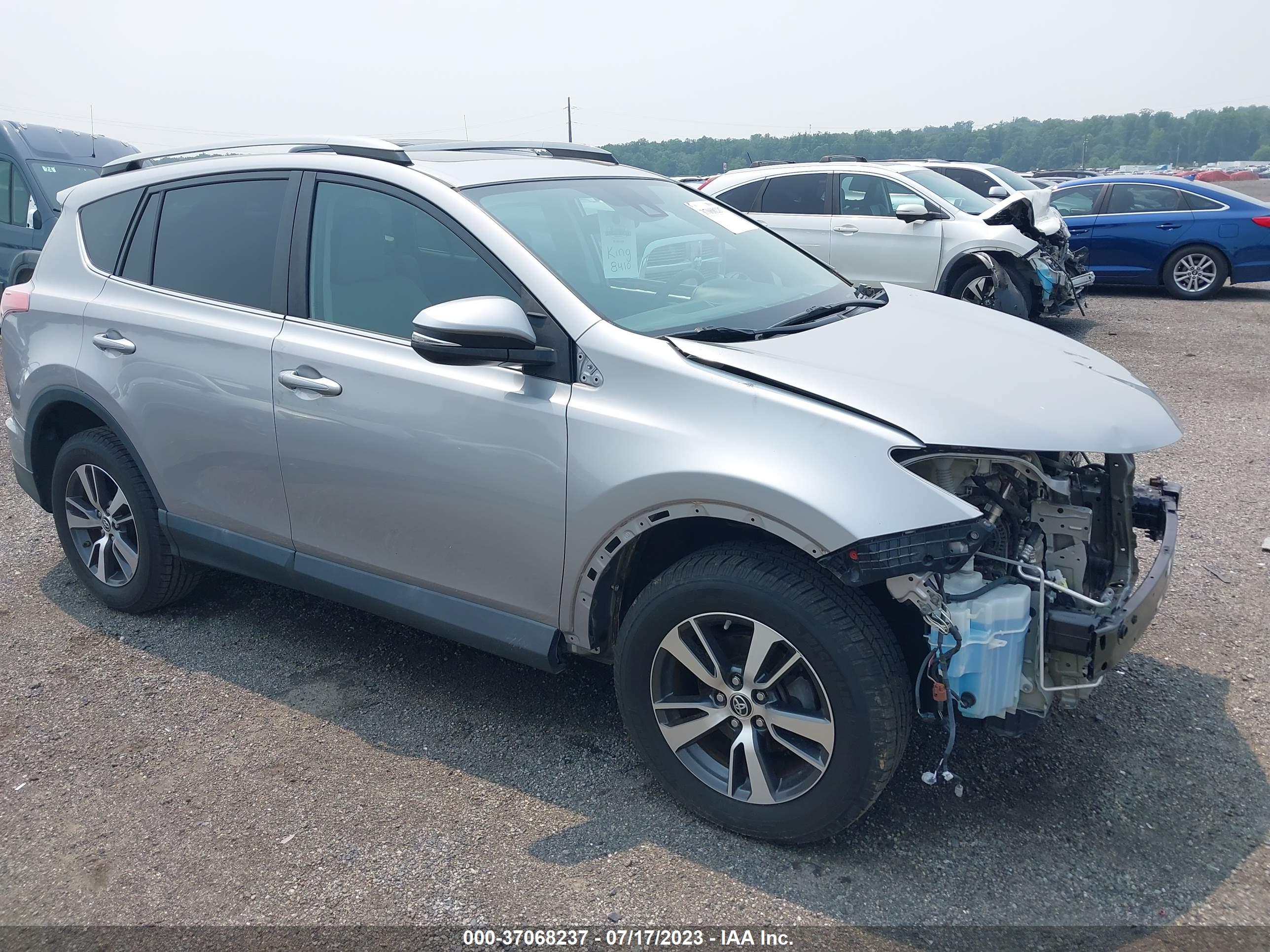 2017 TOYOTA RAV4 — VIN 2T3RFREV5HW609087 — photo 1 of 15