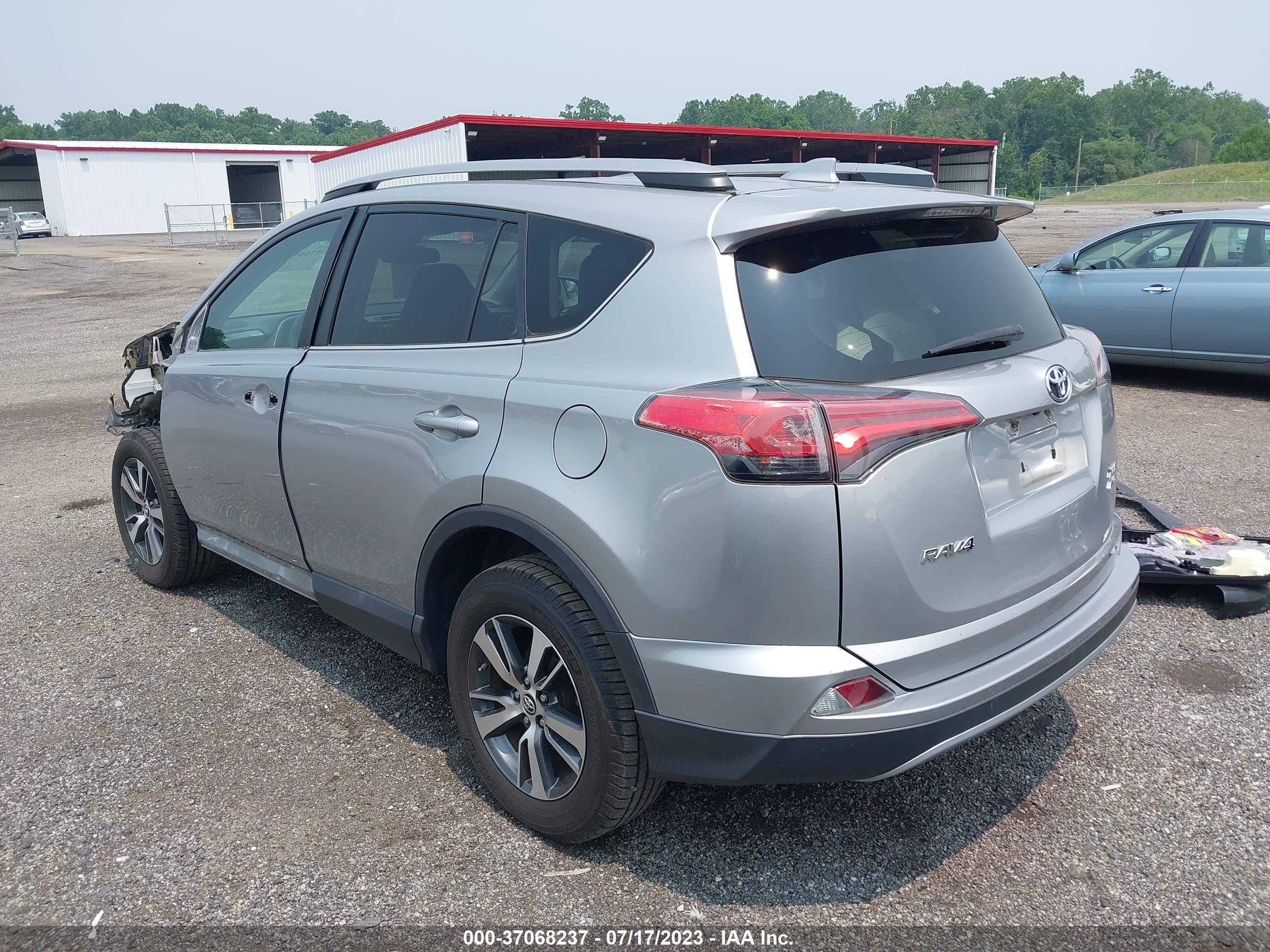 2017 TOYOTA RAV4 — VIN 2T3RFREV5HW609087 — photo 3