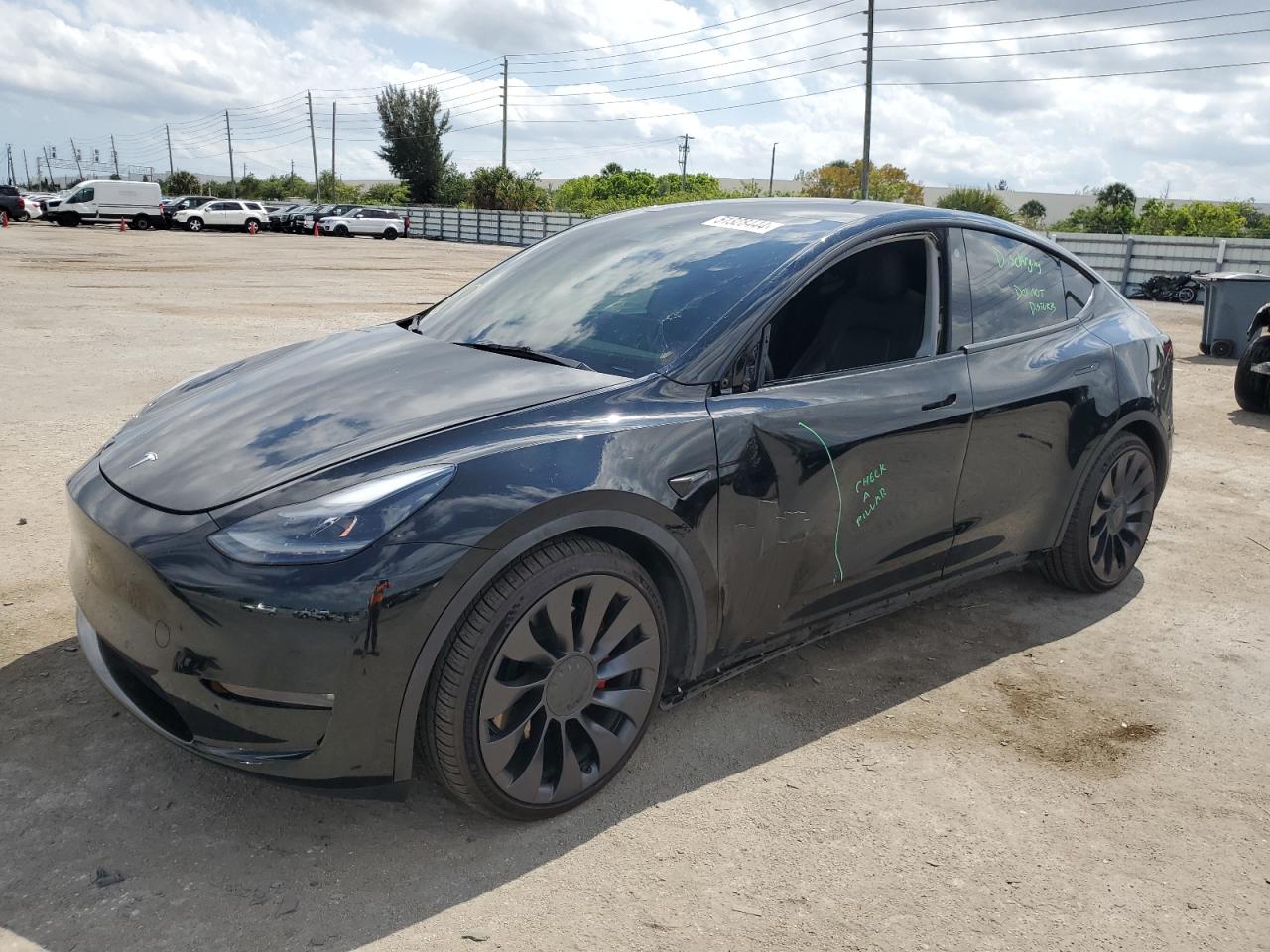 2022 TESLA MODEL Y — VIN 7SAYGDEF8NF318673 — photo 1 of 12
