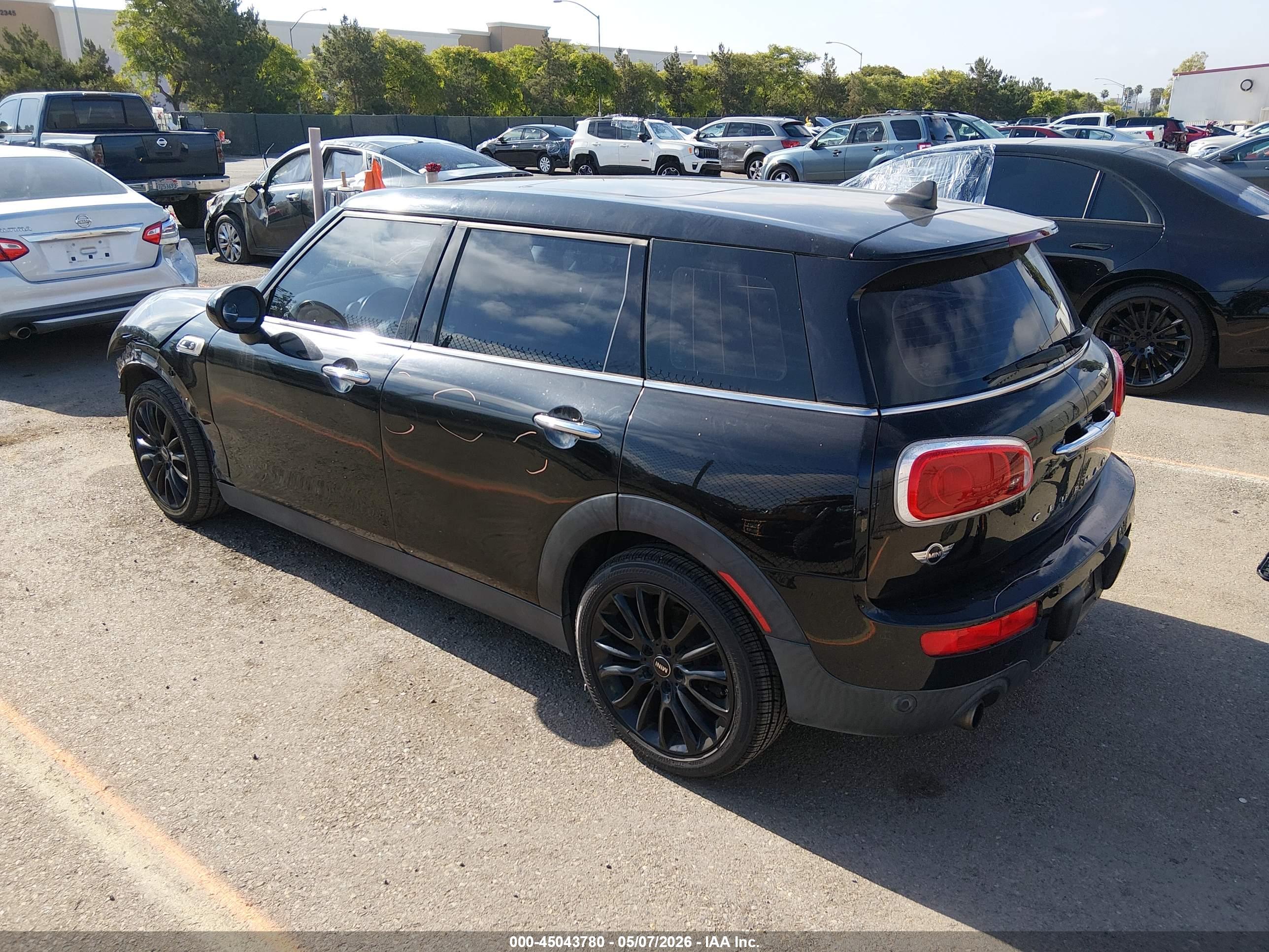 2017 MINI Clubman — VIN WMWLN5C3XH2E33441 — photo 3