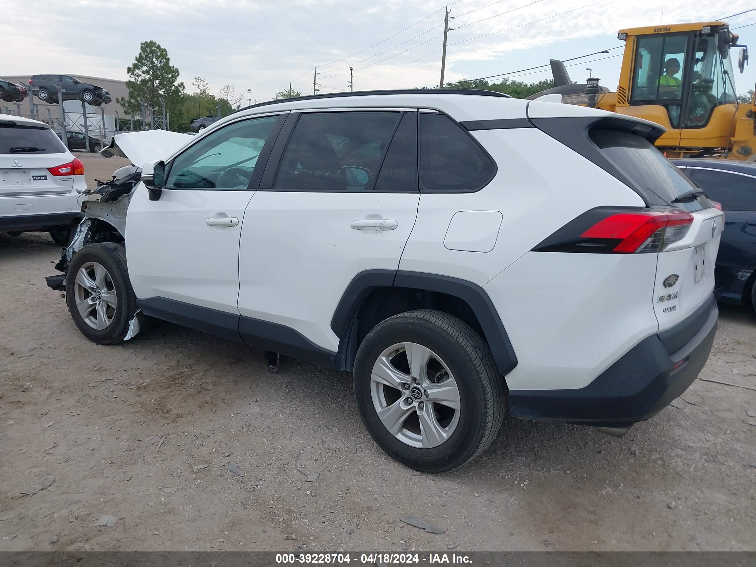 2021 TOYOTA RAV4 — VIN 2T3W1RFV5MW117959 — photo 3