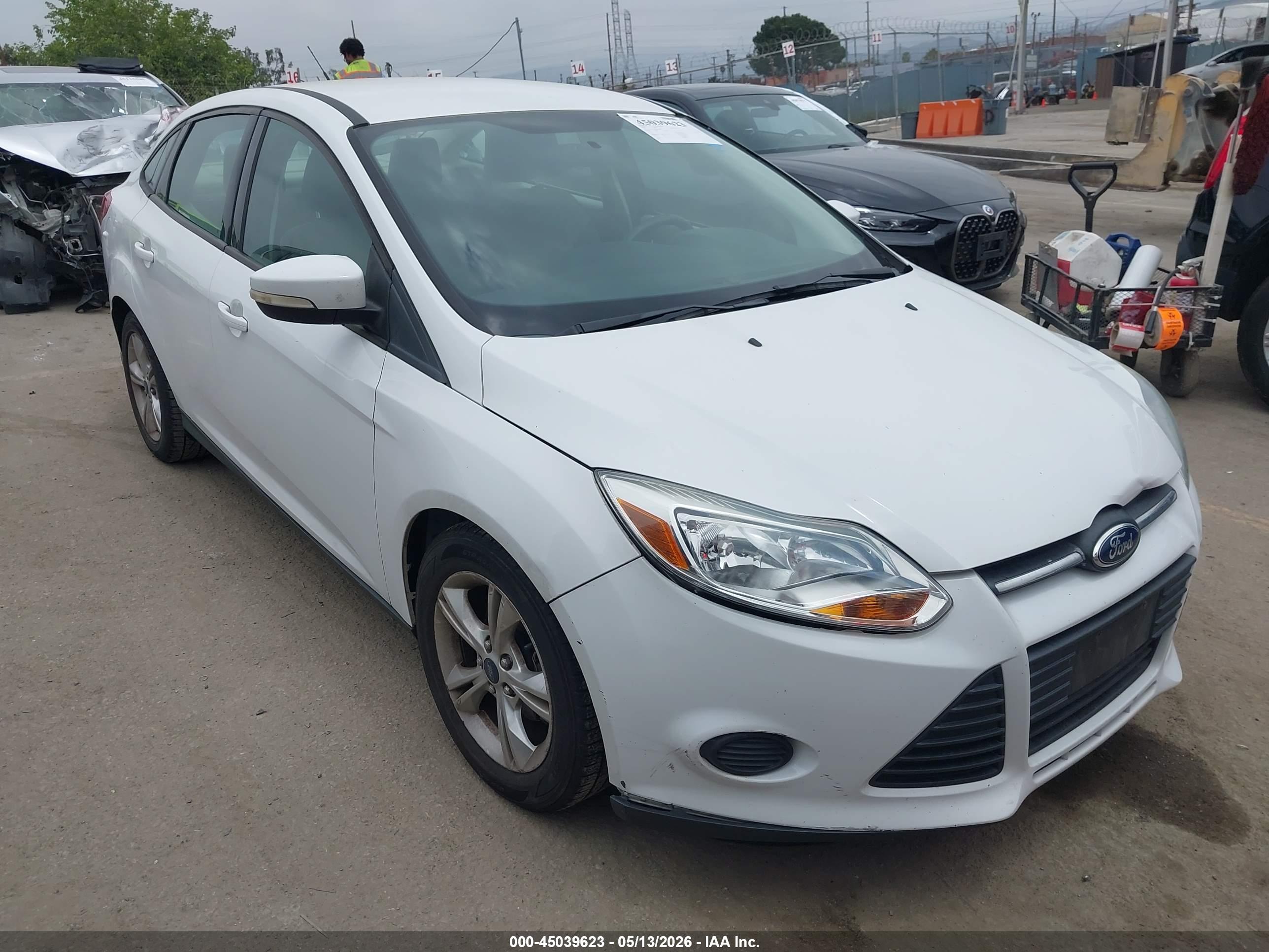 2013 FORD Focus — VIN 1FADP3F24DL374208 — photo 1 of 11