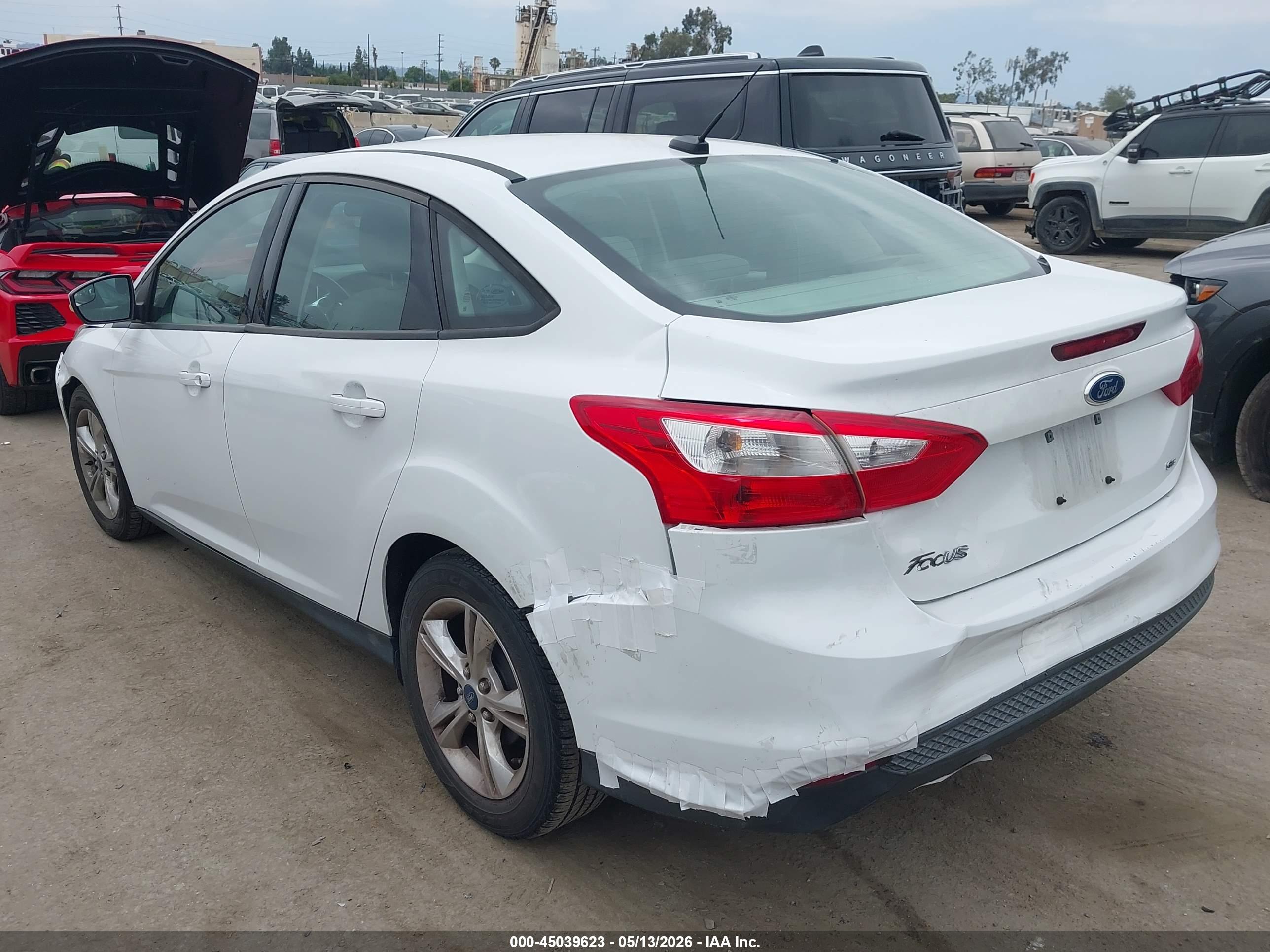 2013 FORD Focus — VIN 1FADP3F24DL374208 — photo 3